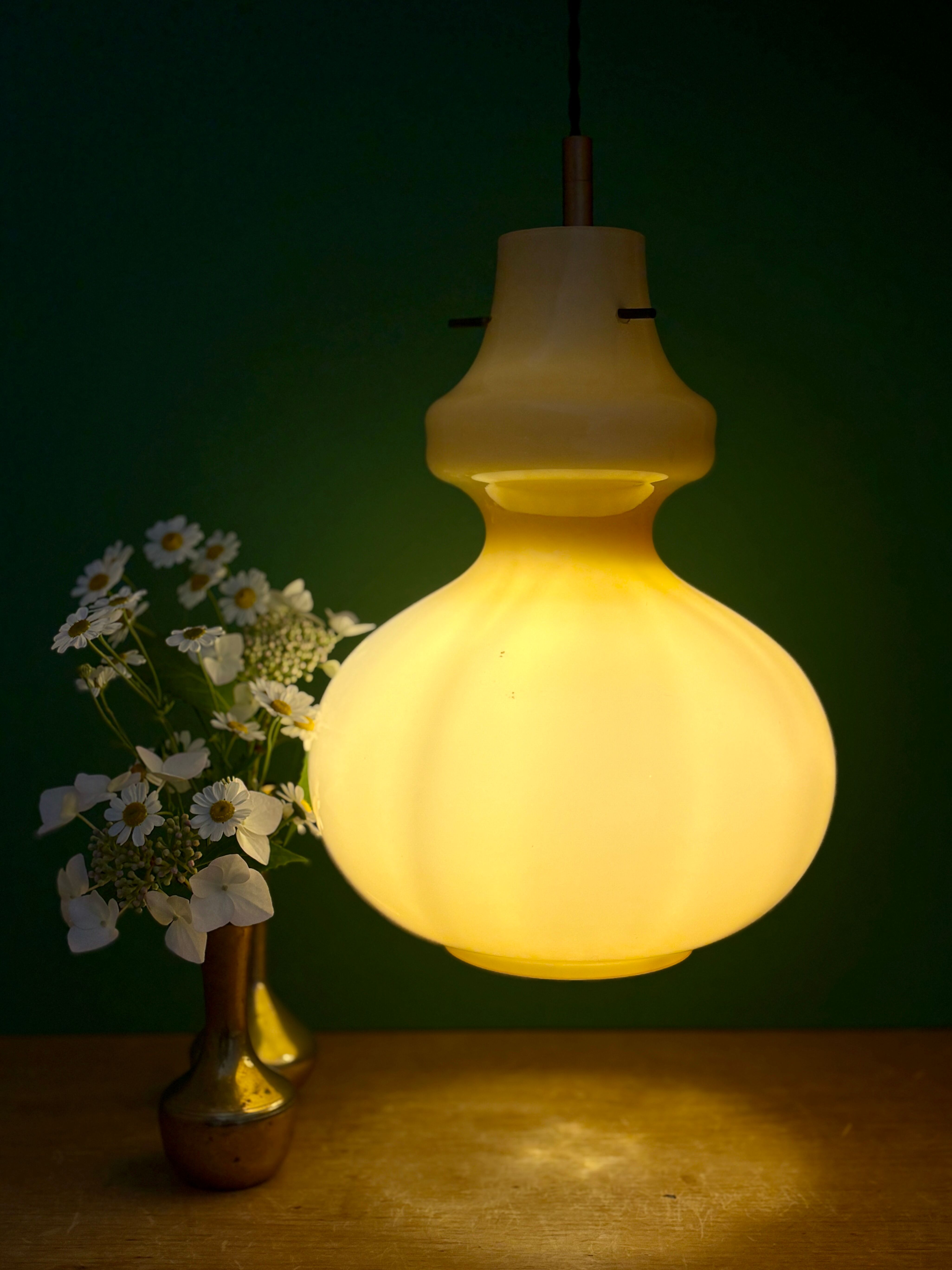 Suspension globe vintage en opaline jaune