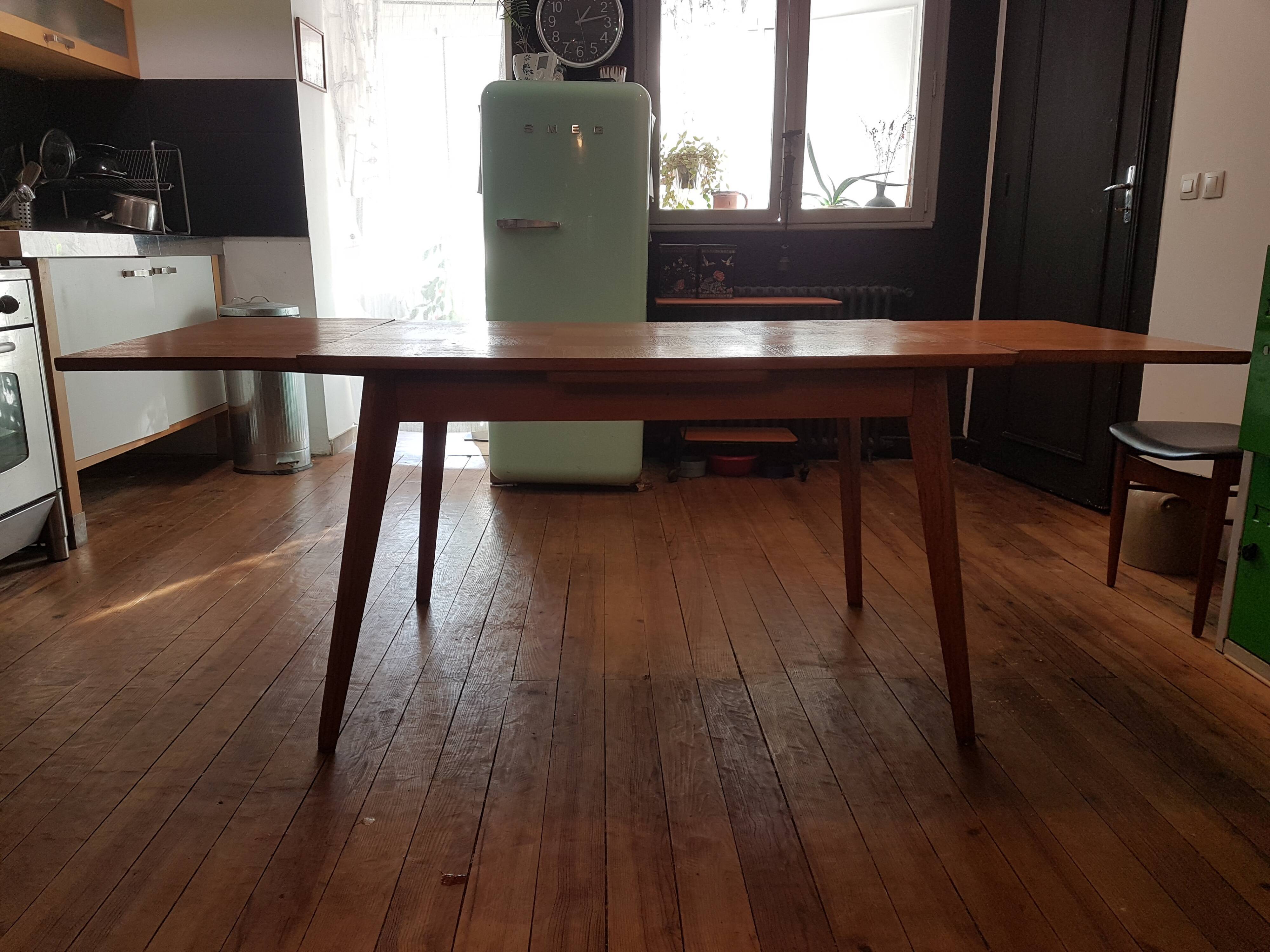 Scandinavian extension table