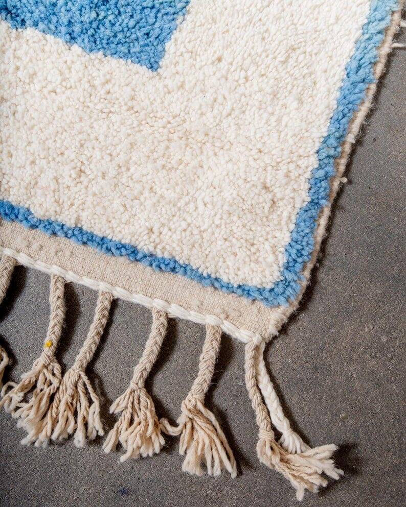 Wool rug with colourful patterns, size 150/250 cm.