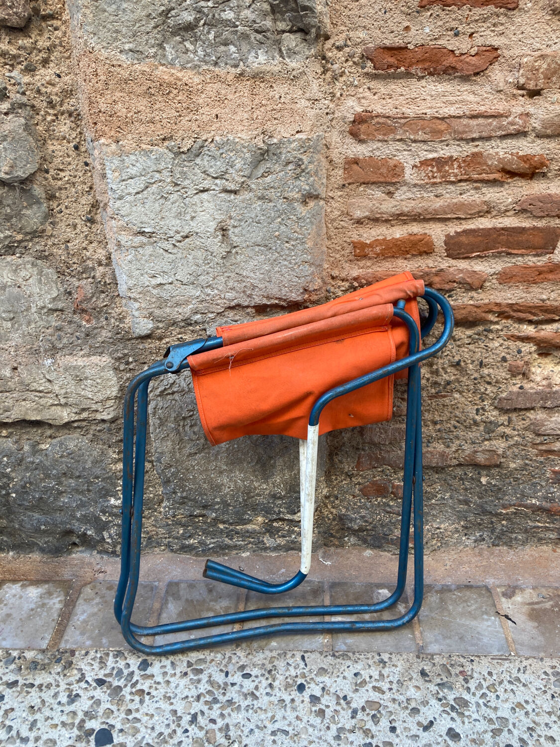 Folding camping chair