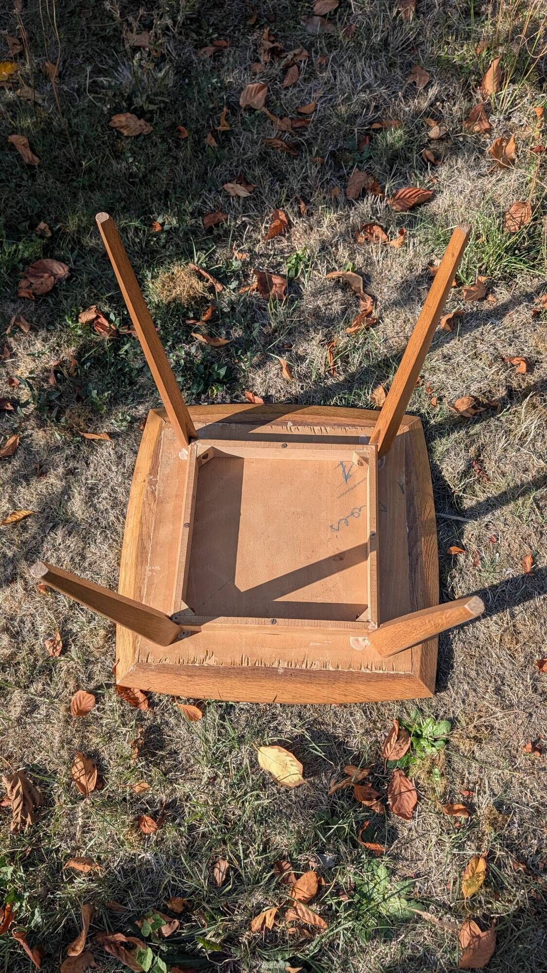 Table d'appoint vintage, plateau damier et pieds compas - Années 50/60