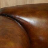 Chesterfield leather canapé with claw and ball feet by Howard & Son, Victorian era.