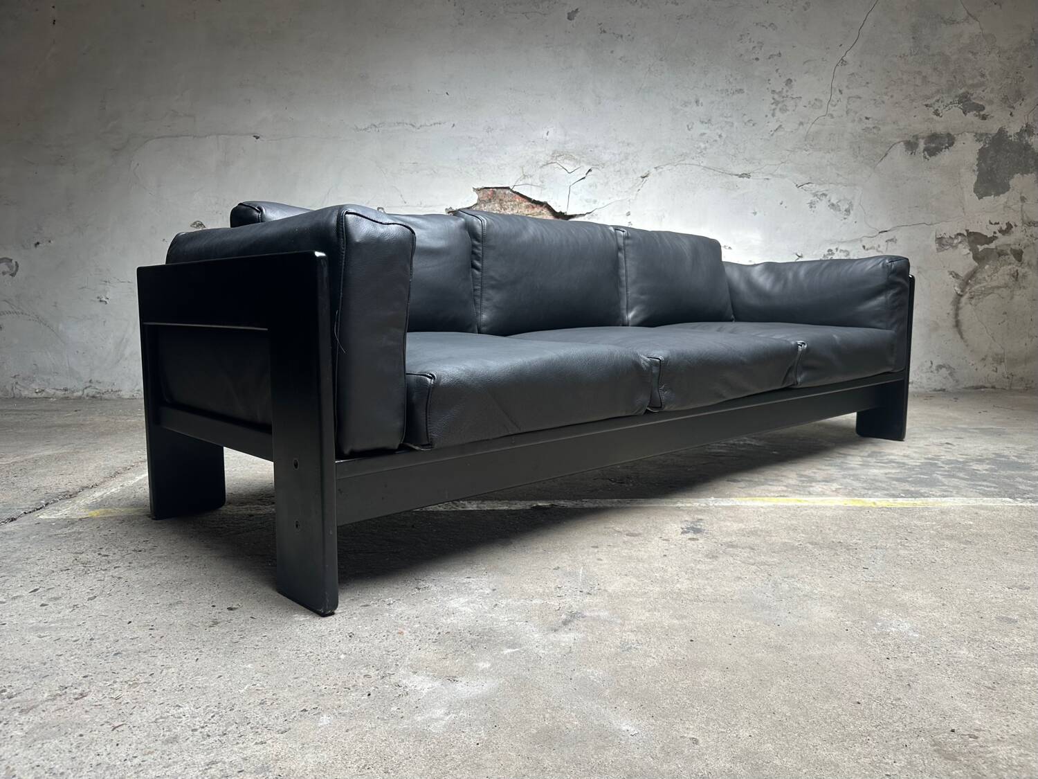 Bastiano Sofa by Tobia Scarpa for Knoll – Black Leather