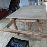 Old table in expandable oak (probably 18th century.