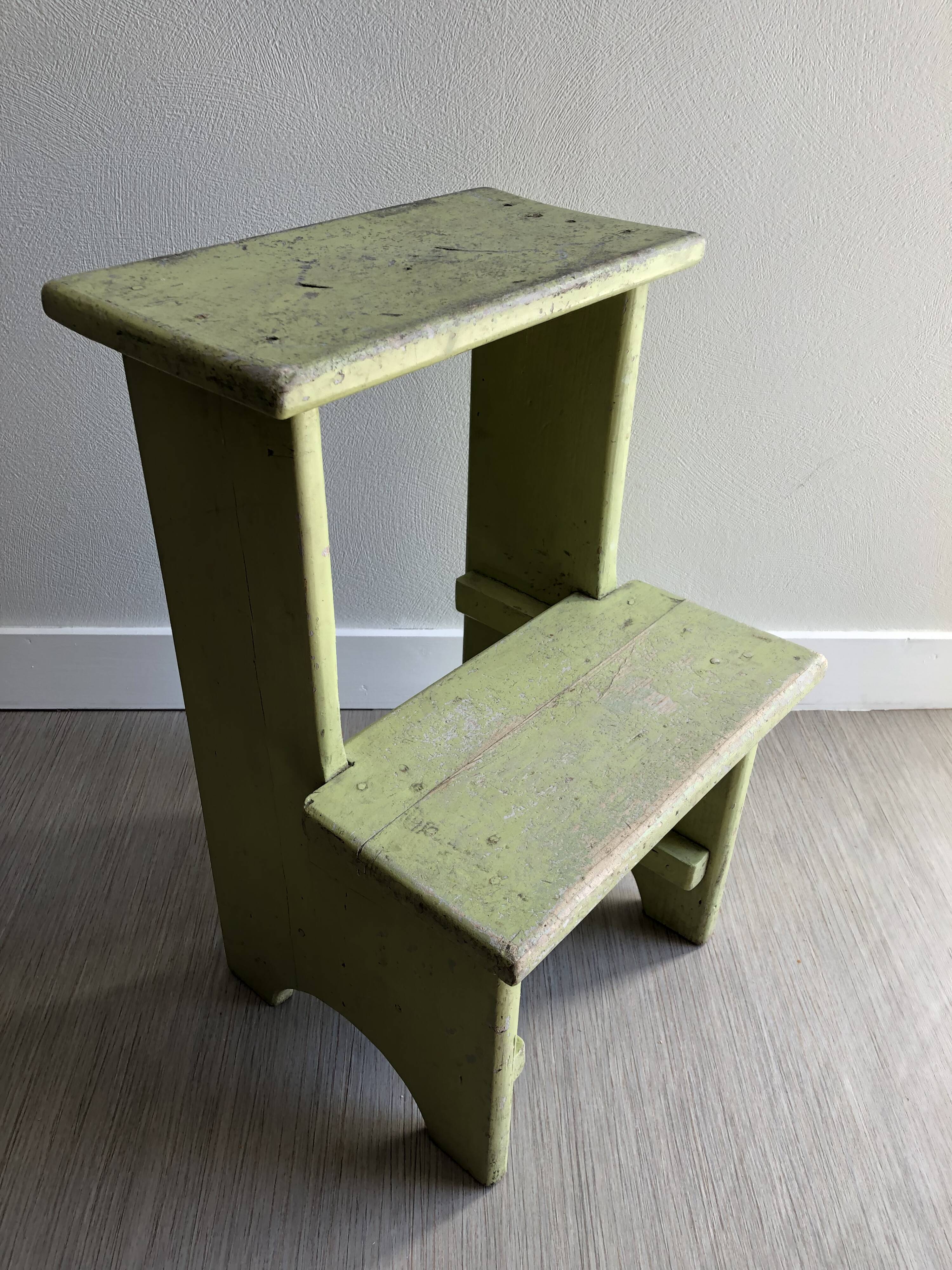 Stepleau/walking green feet patinated