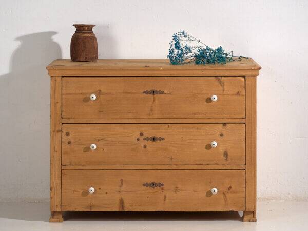 Antique solid wood chest of drawers (c.1920)