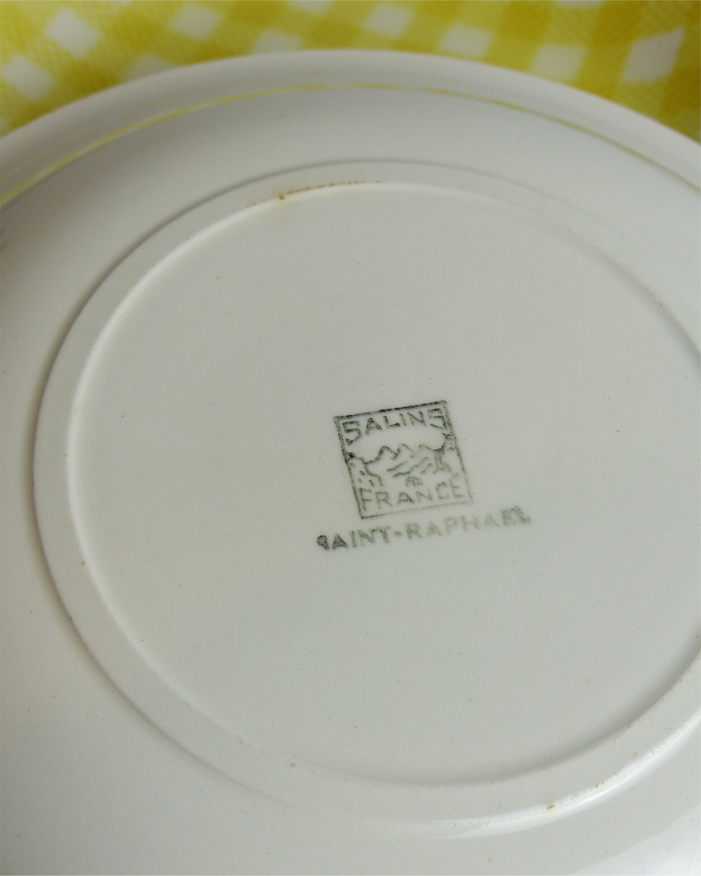 Set of two yellow and white Salins gingham plates