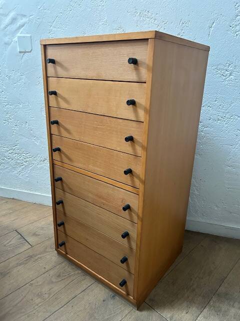 Wooden chest of drawers/dresser
