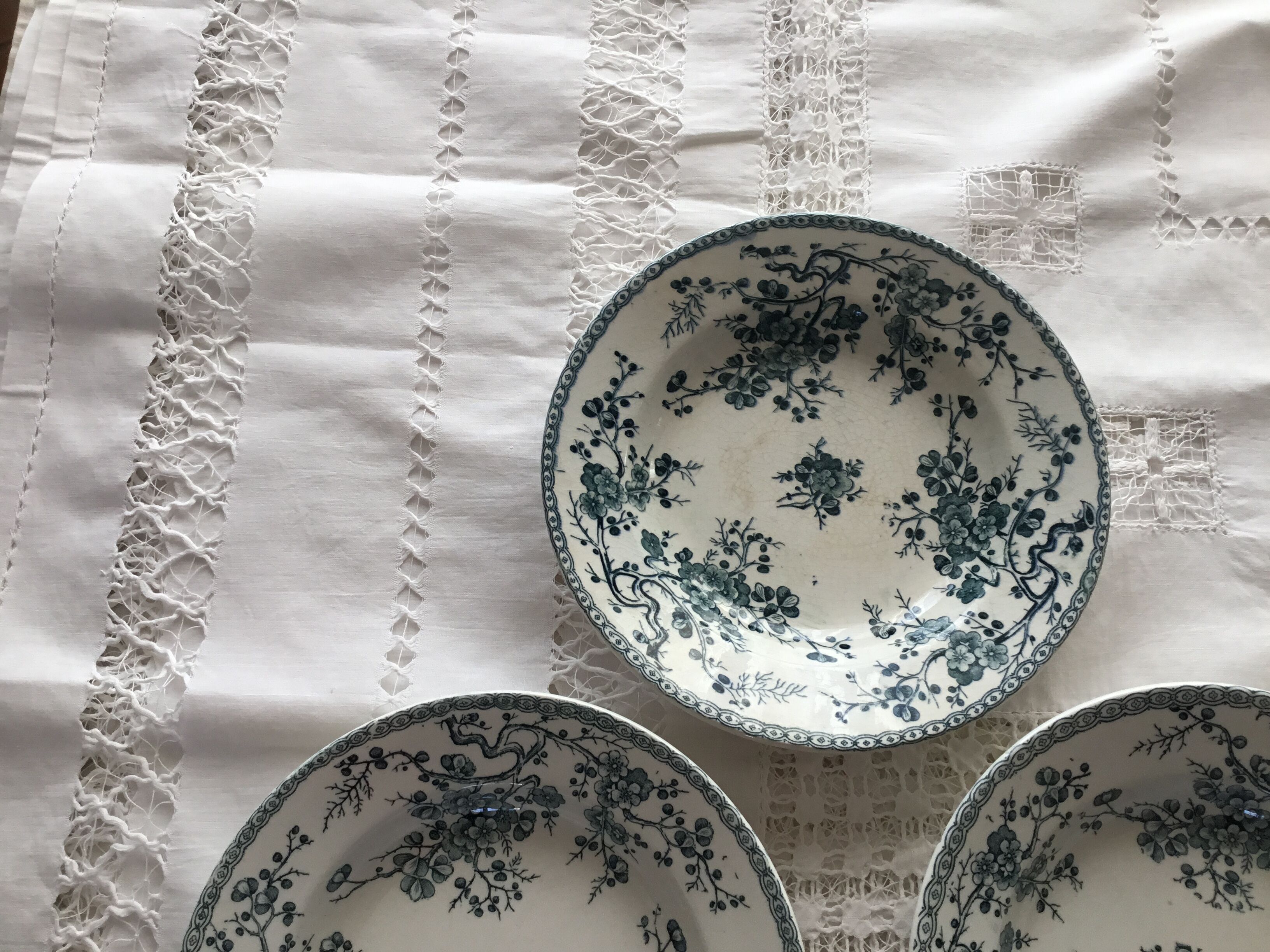Set of 4 plates of the faience factory of gien