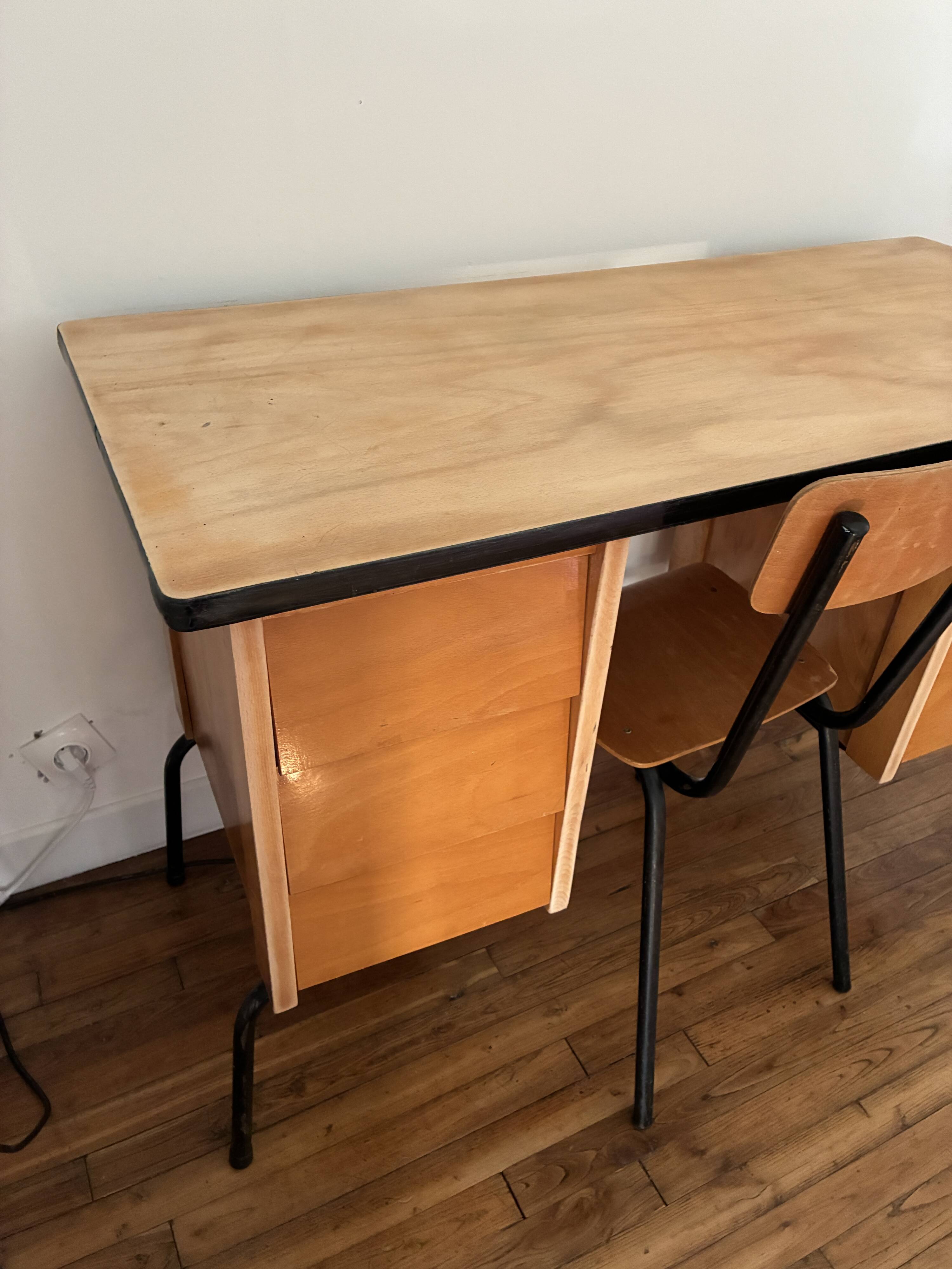 Bureau vintage et sa chaise
