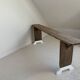 Banc en chêne clair, bas des pieds peints en blanc