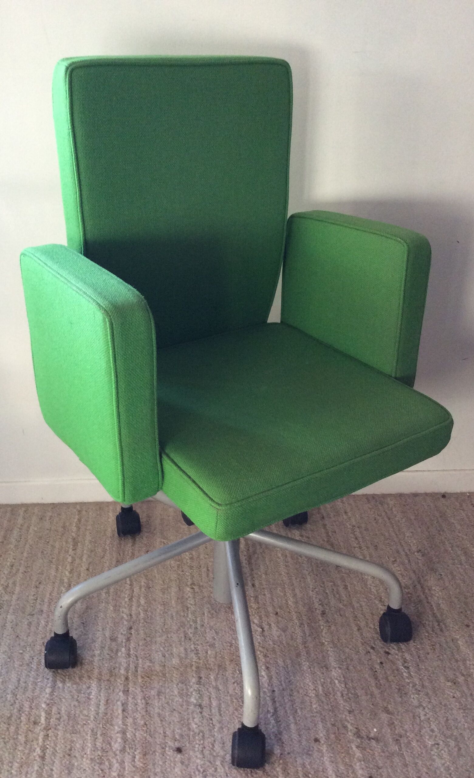 Pub&Club swivel office chair by Bulo