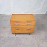 Commode par Stag, conçu par John et Sylvia Reid
