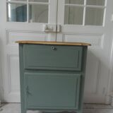 Meuble vintage en vert fumé, plateau bois.