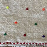 Tapis berbère à pois fluo