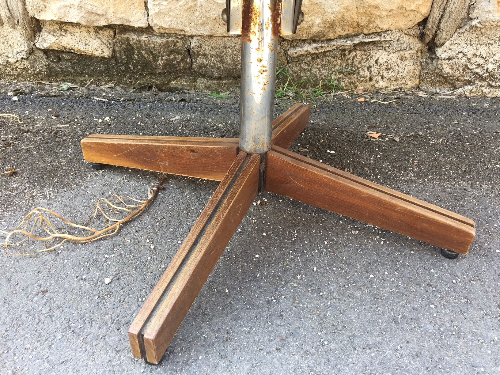 Executive armchair by Eero Saarinen for Knoll