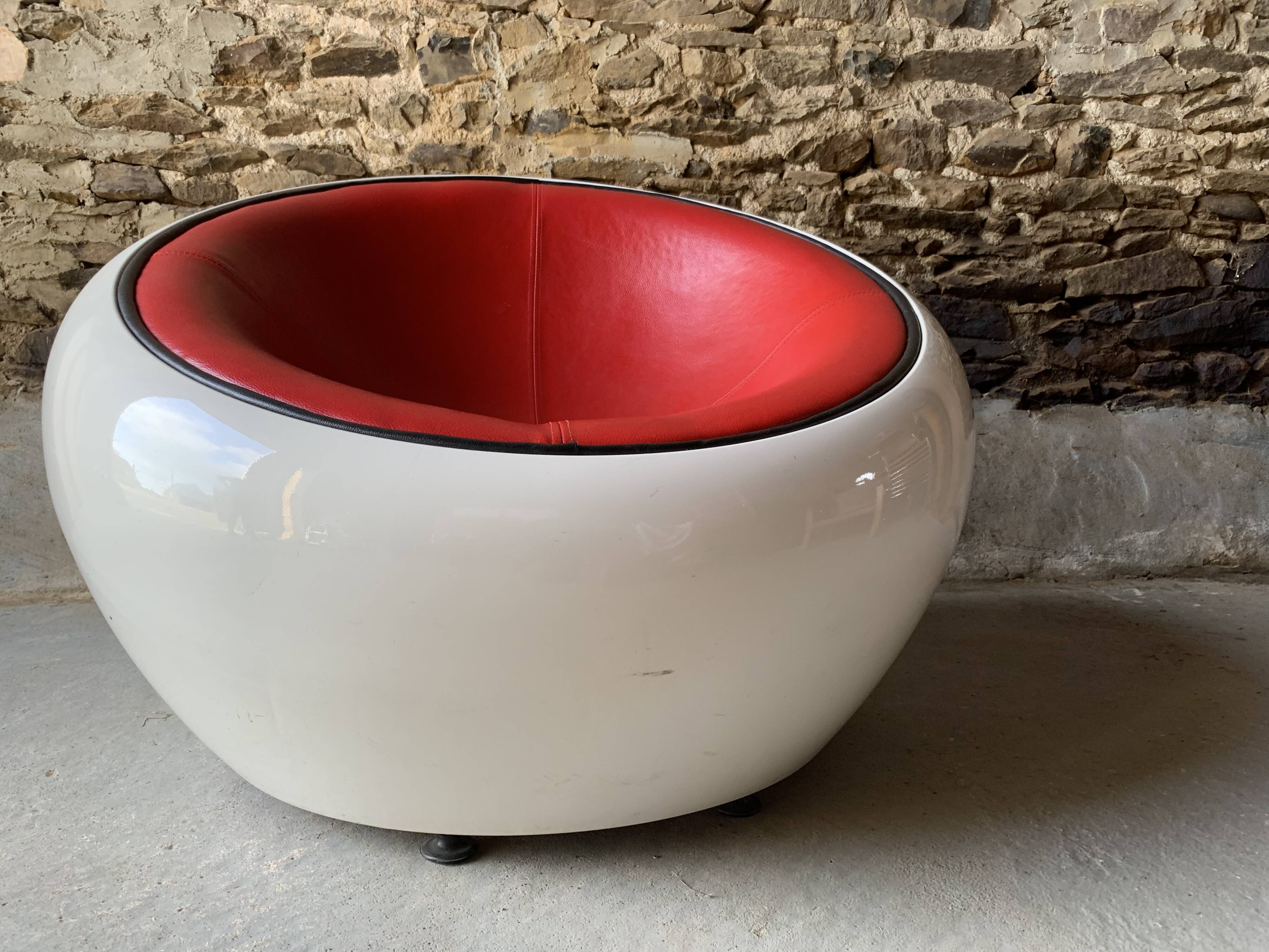 Armchair eye pod ball