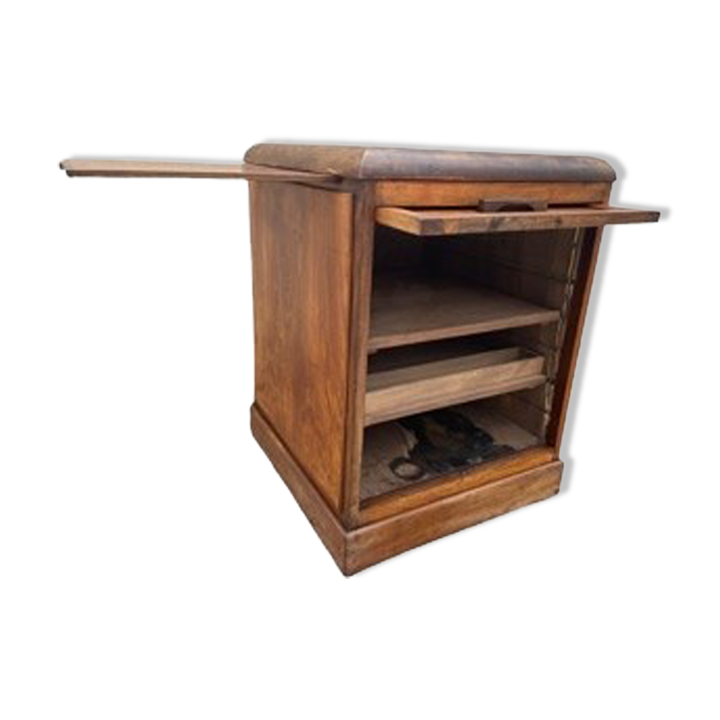 Notary's furniture 1900