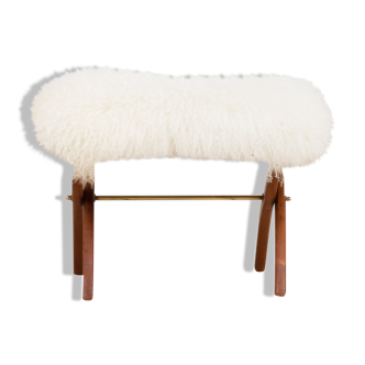 Tabouret danois en teck massif en peau de mouton blanche à poil long naturel, années 1950