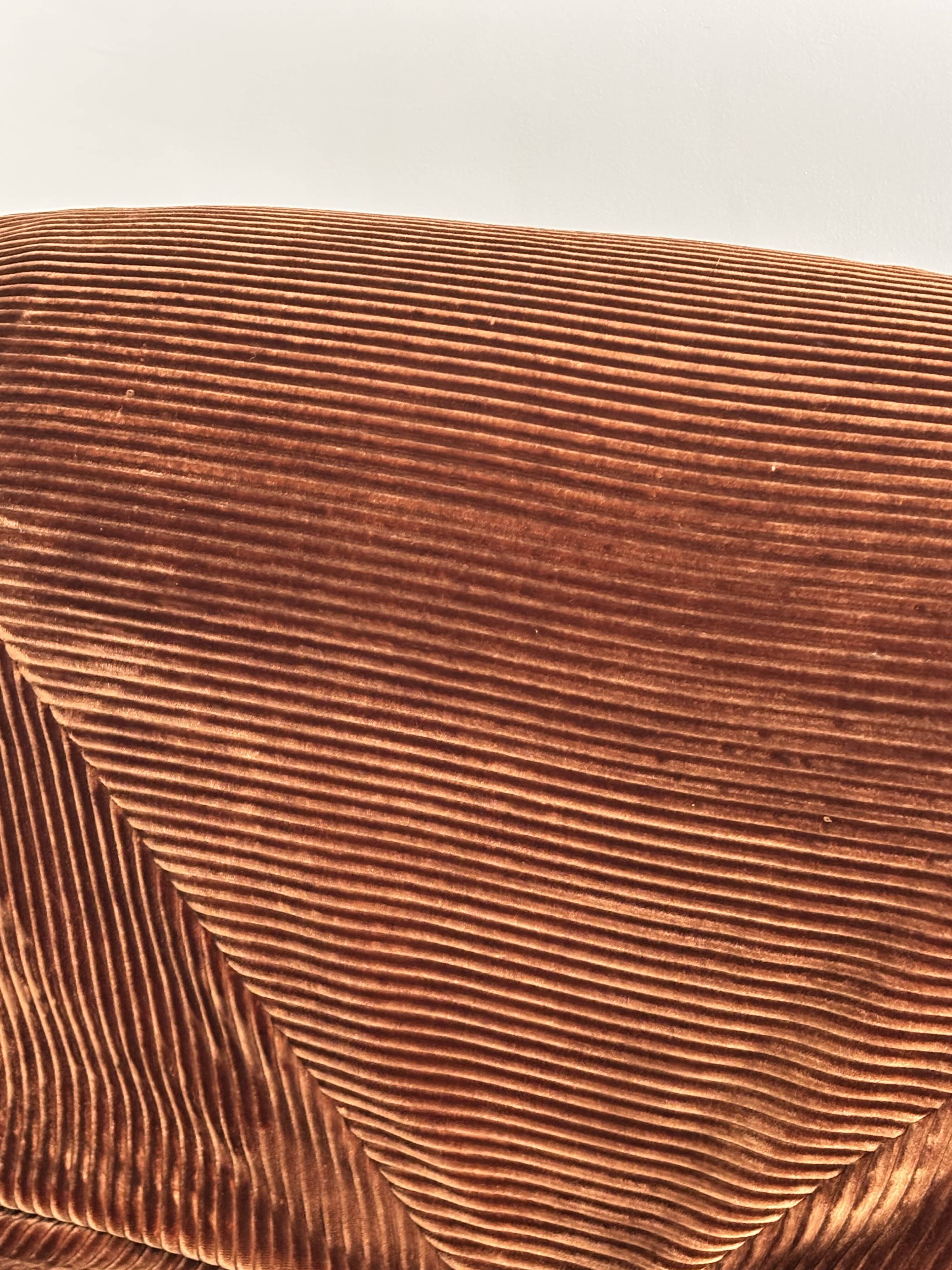 Paire de chauffeuses "patate" pour Airborne, années 70