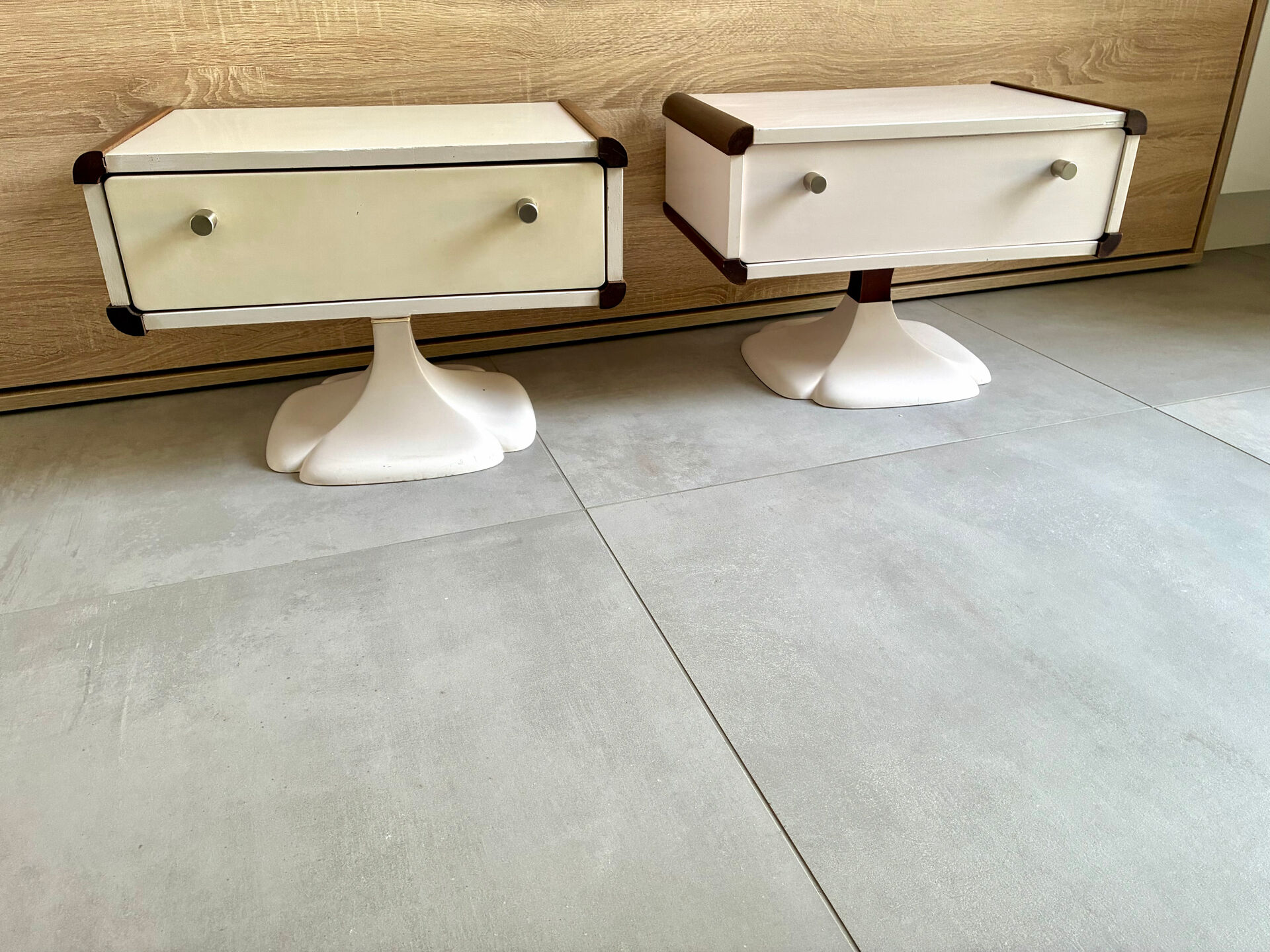 Paire chevets pied trèfle Gautier, 1970