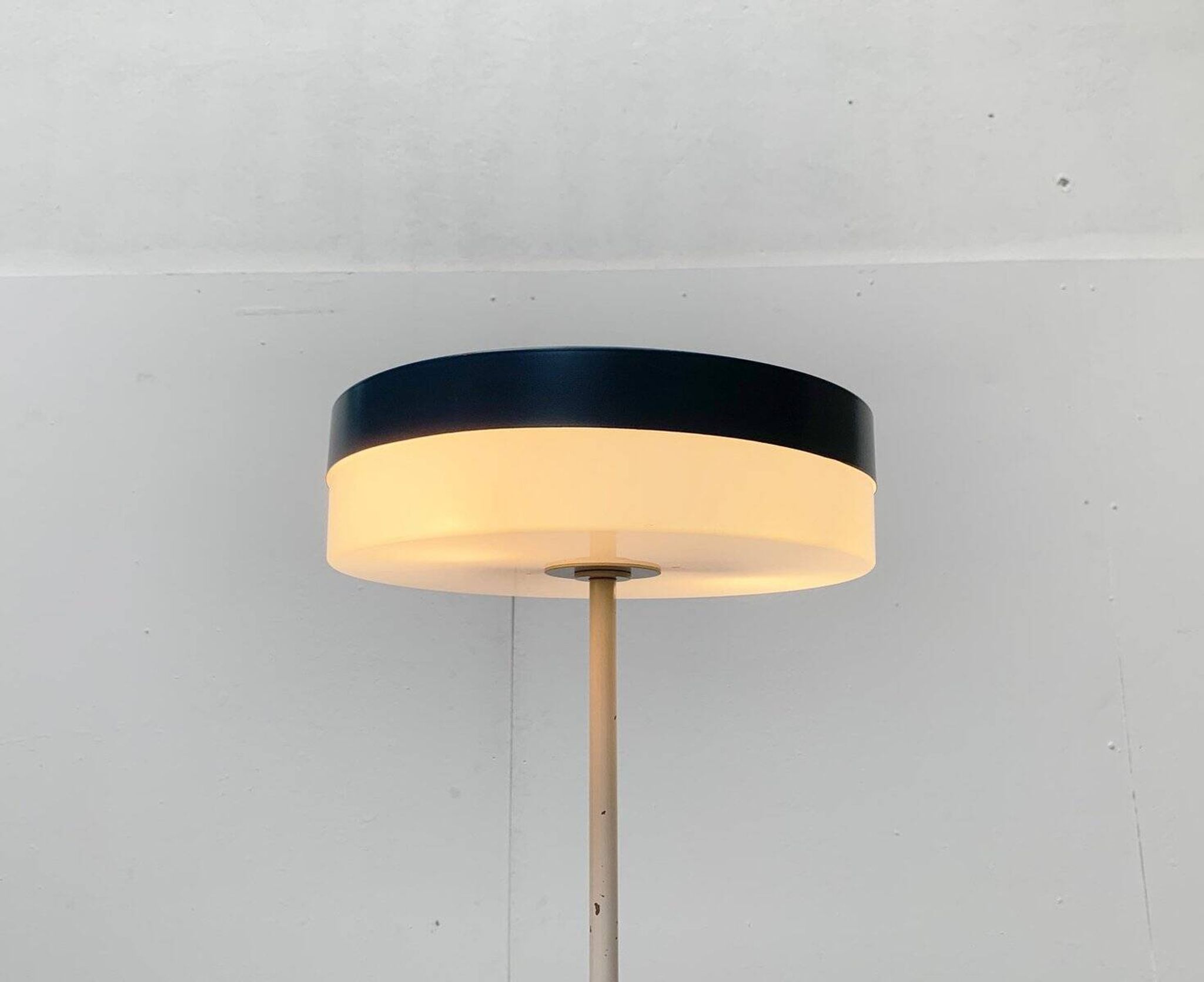 Lampadaire minimaliste de Bega, Allemagne