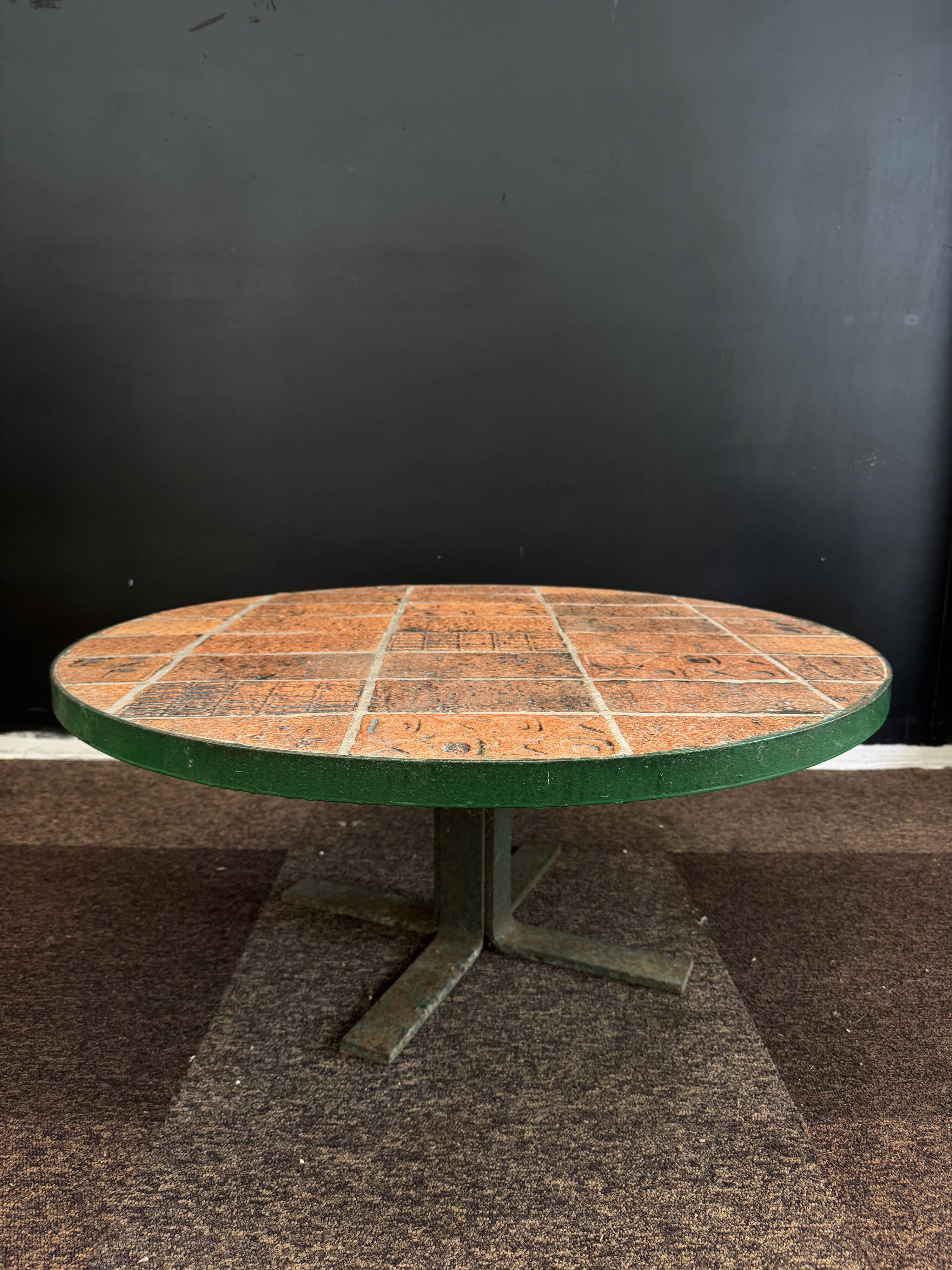 Table basse Jean Jaffeux – Céramique émaillée et piétement métal