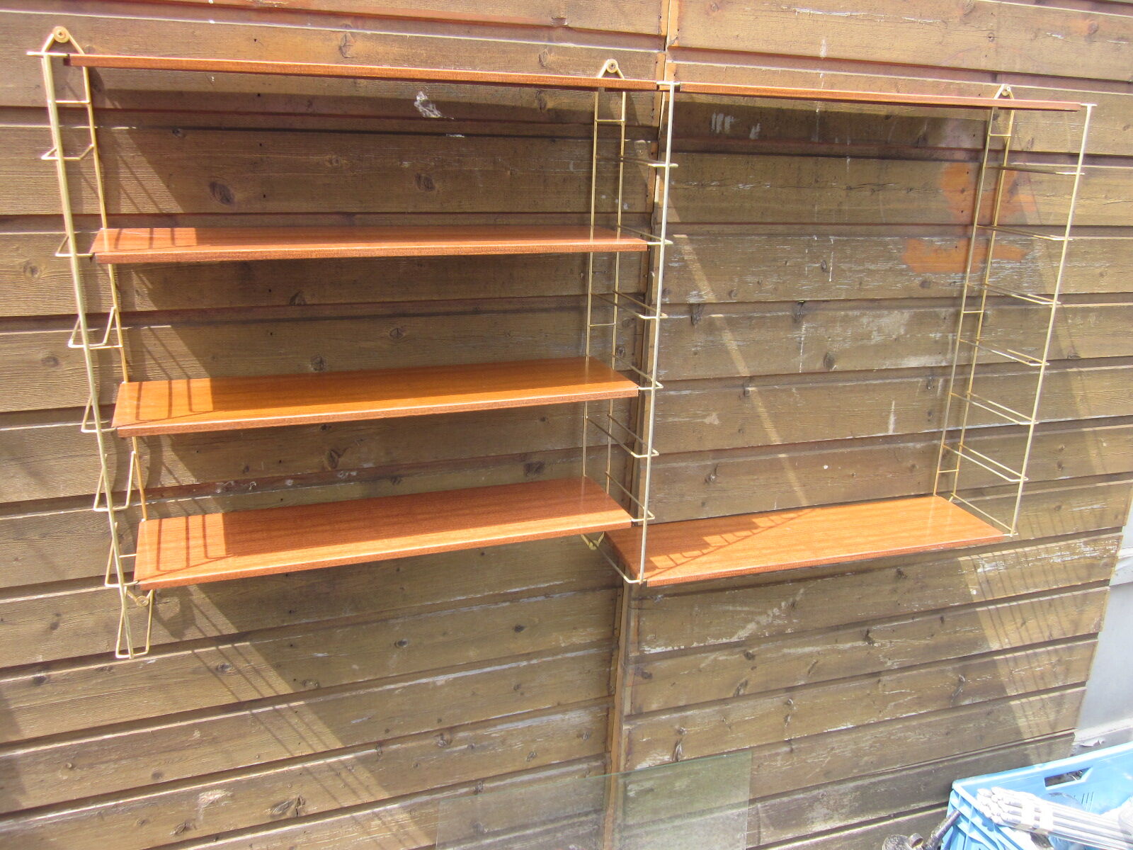 Modular shelves for 60 years in metal