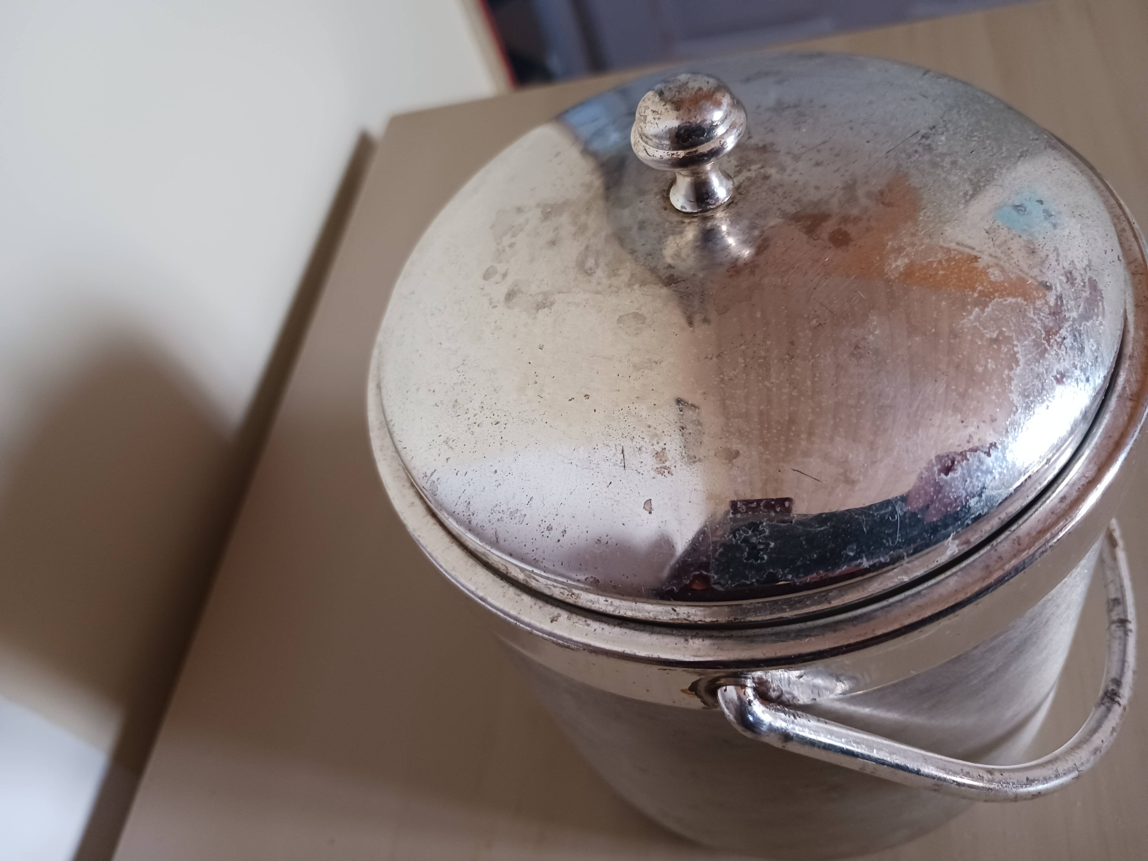 Seau à glace en métal, années 70 .
