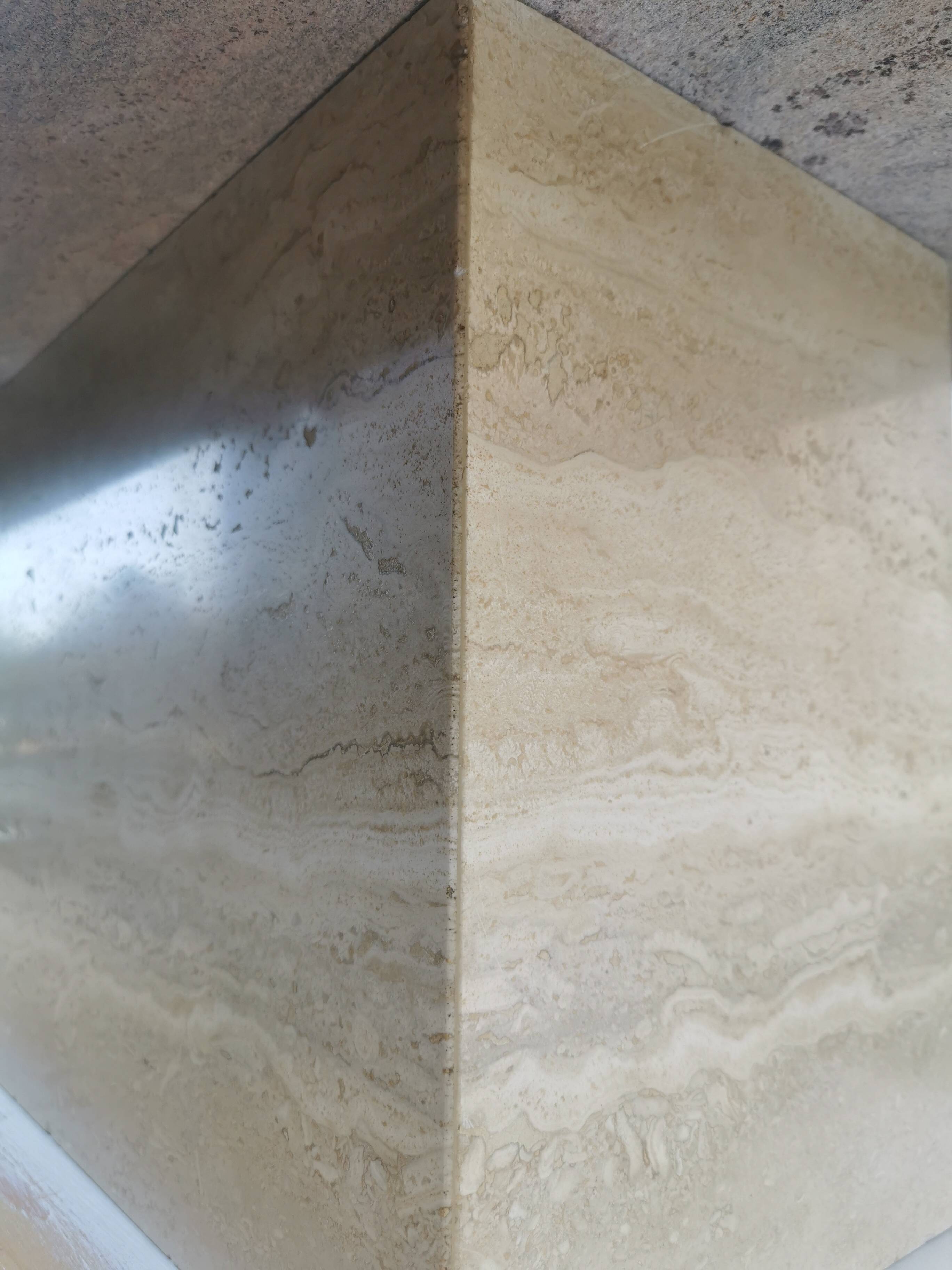 Table basse de style brutaliste