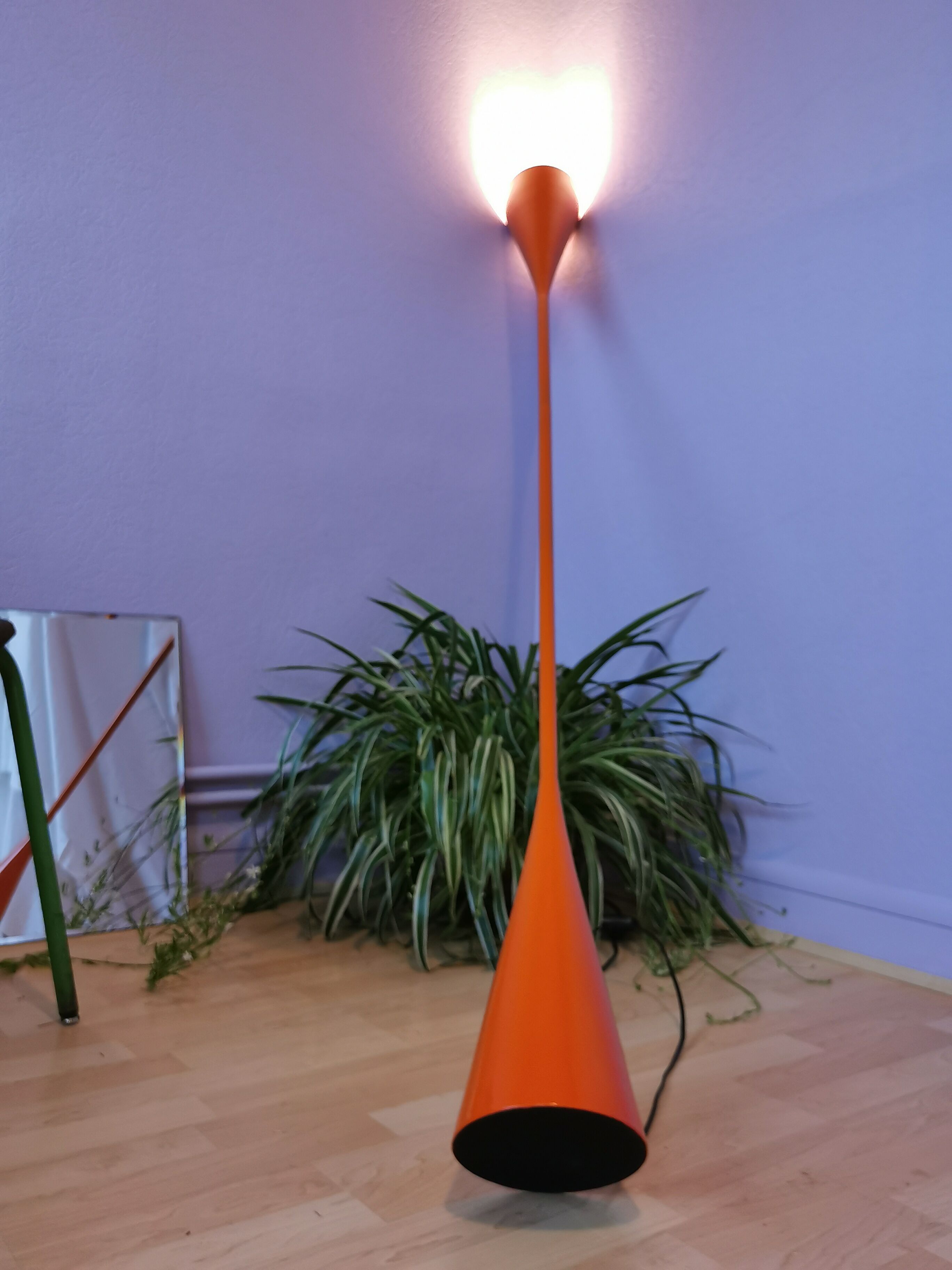 Lampadaire orange sablier postmoderne 1980