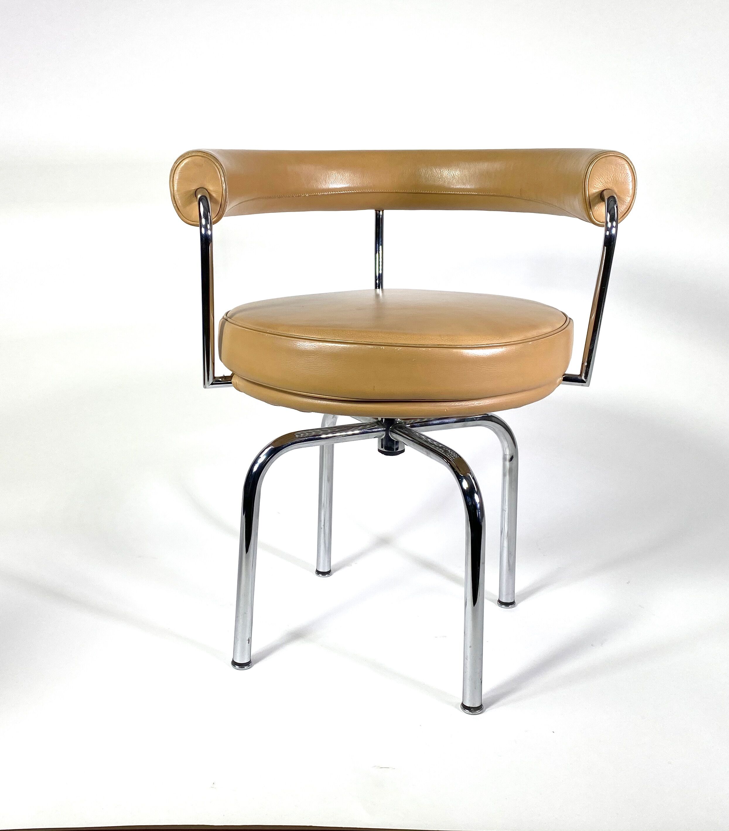 Pair of armchairs Le Corbusier LC7 edition Cassina Year 90