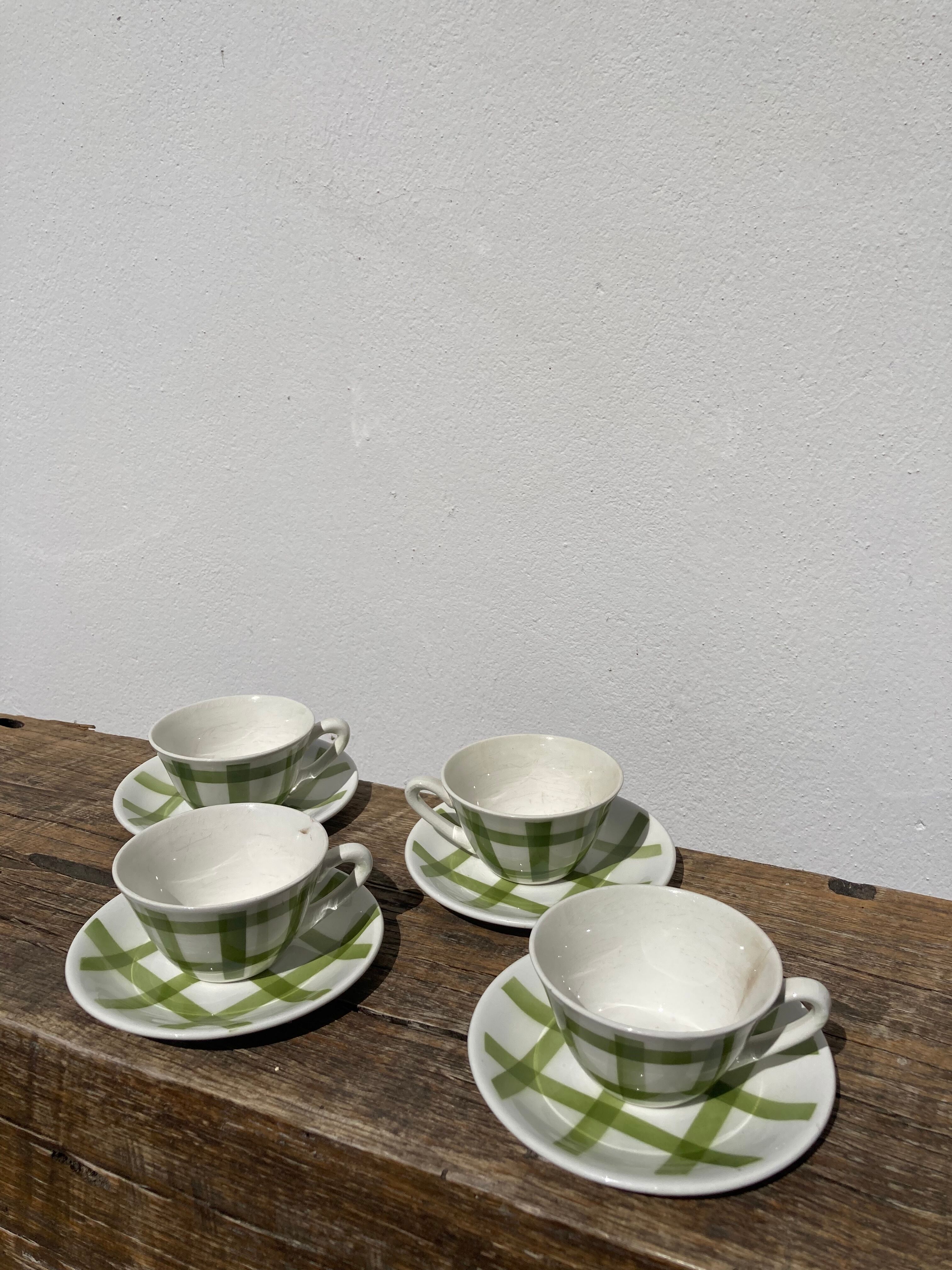4 coffee cups Green and white checkered wolf grinders