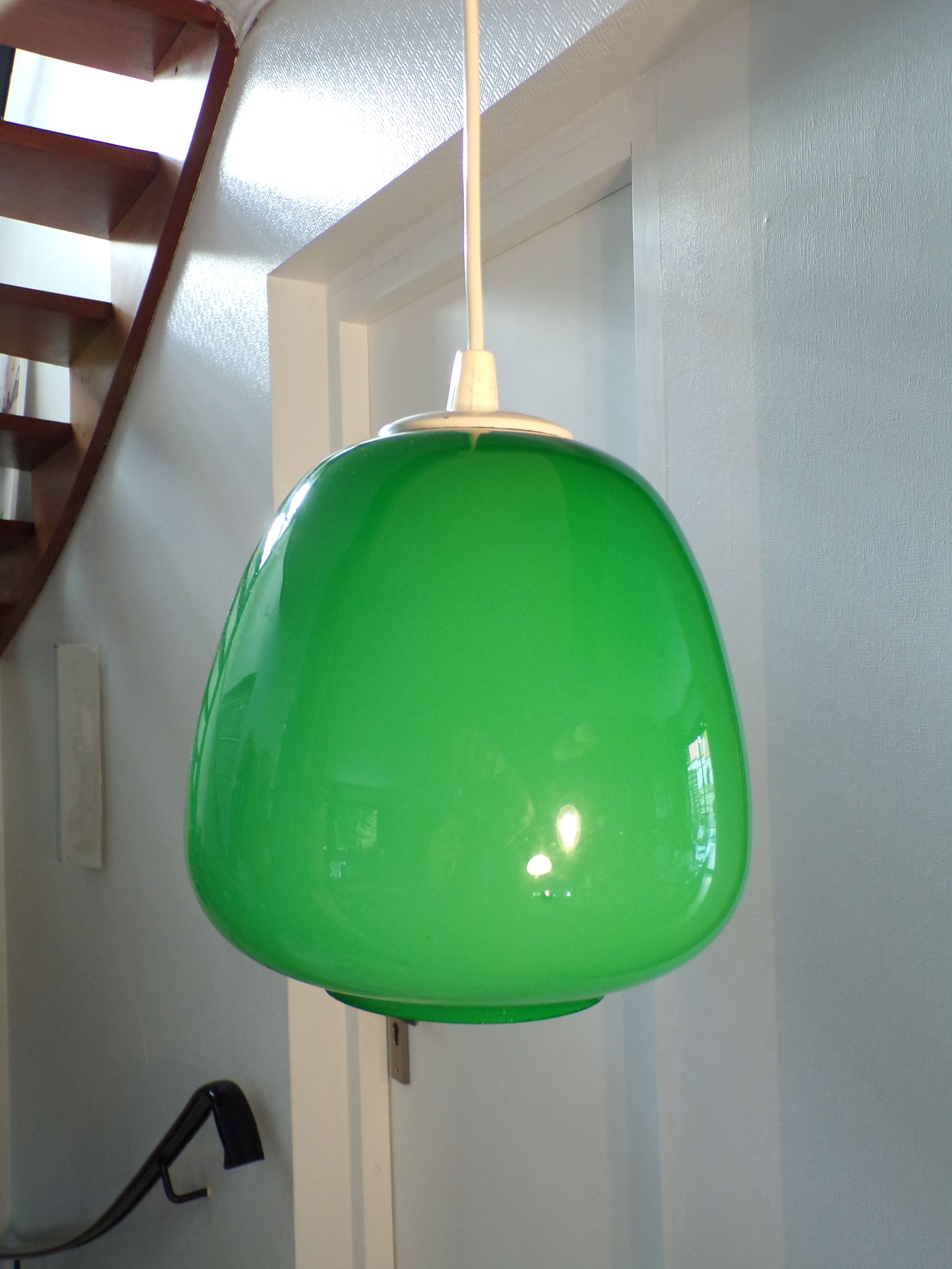 Suspension opaline verte 1970