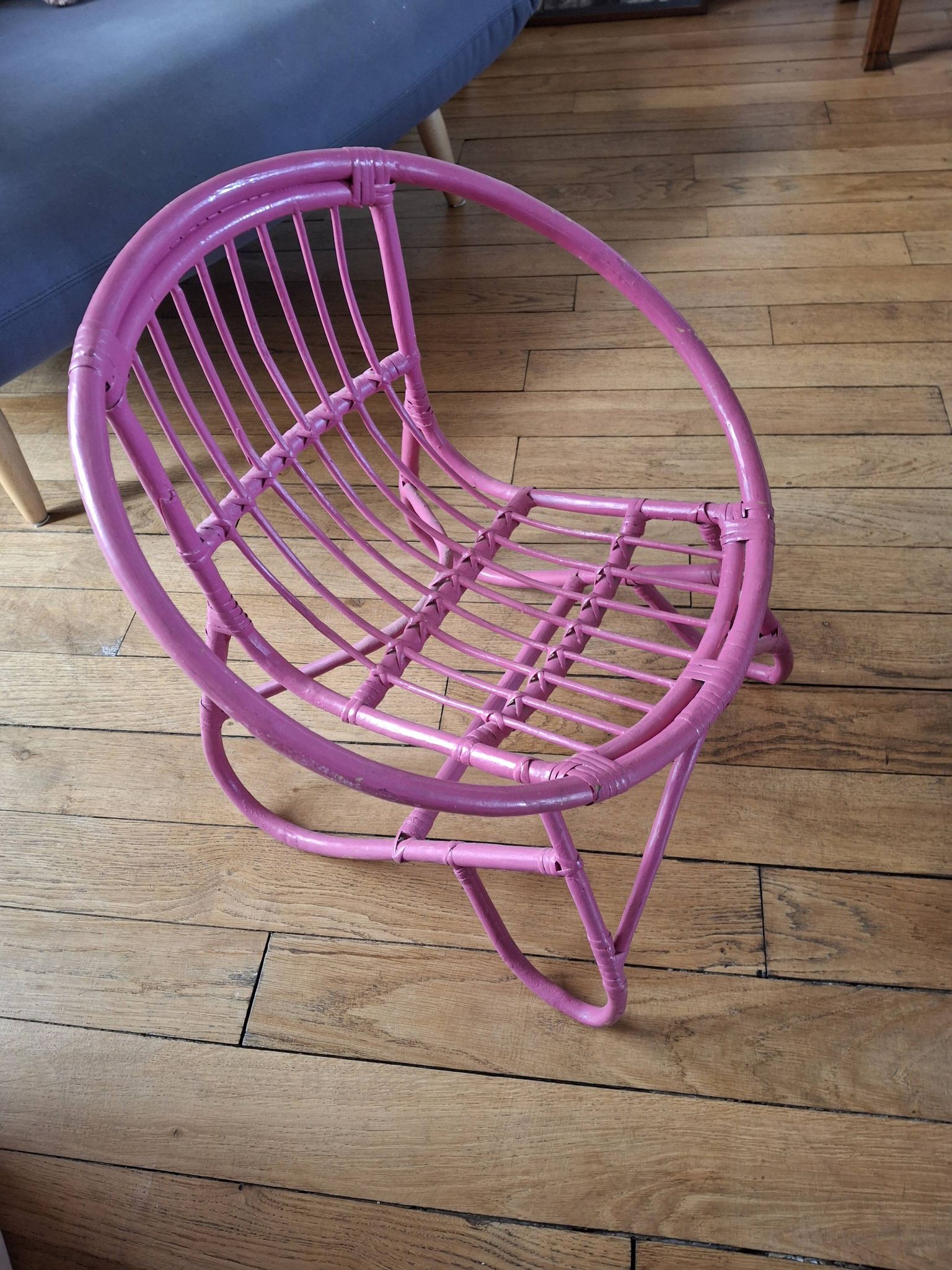 Fauteuil enfant en rotin rose