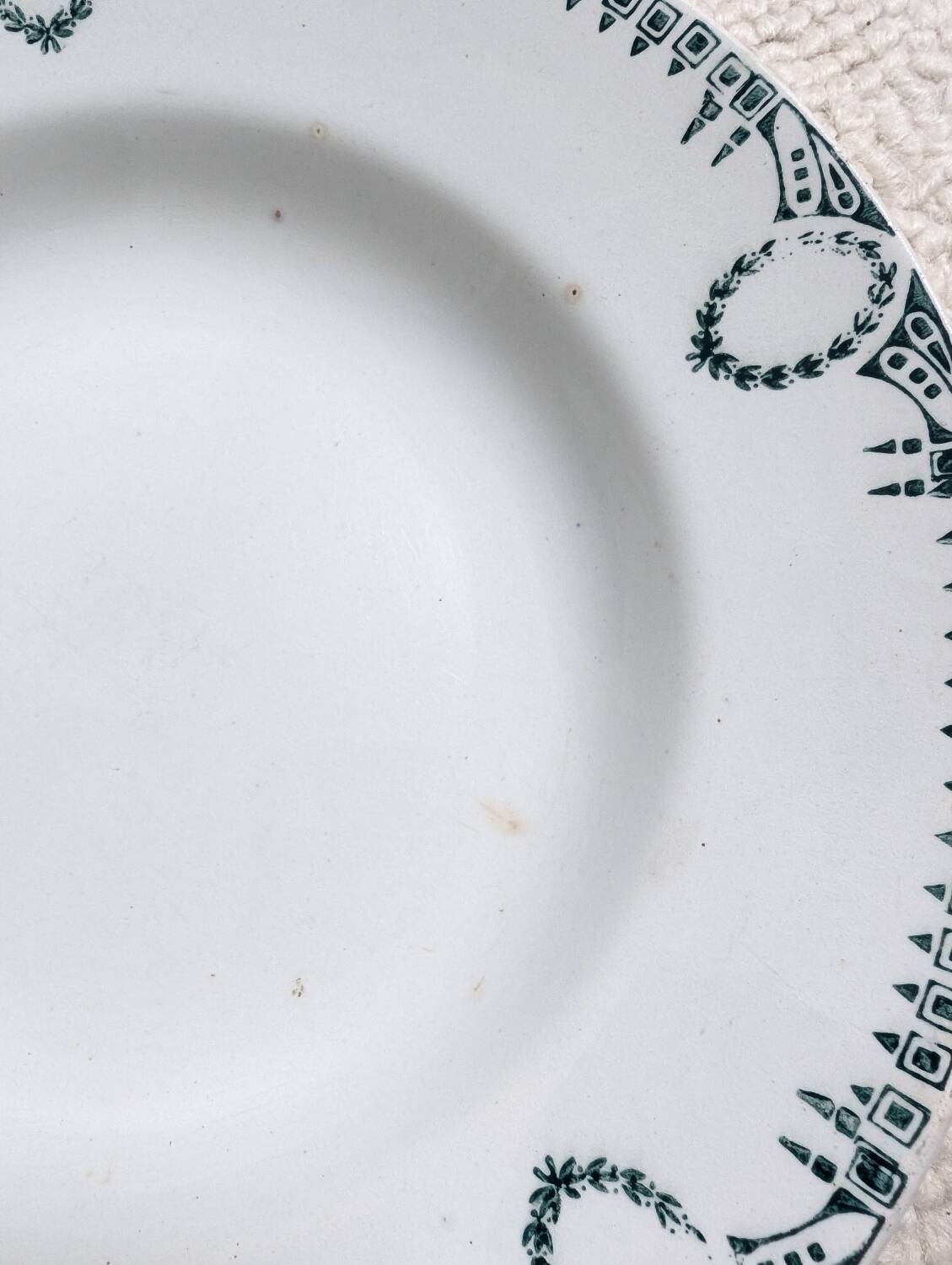 Saint Amand iron earth plates