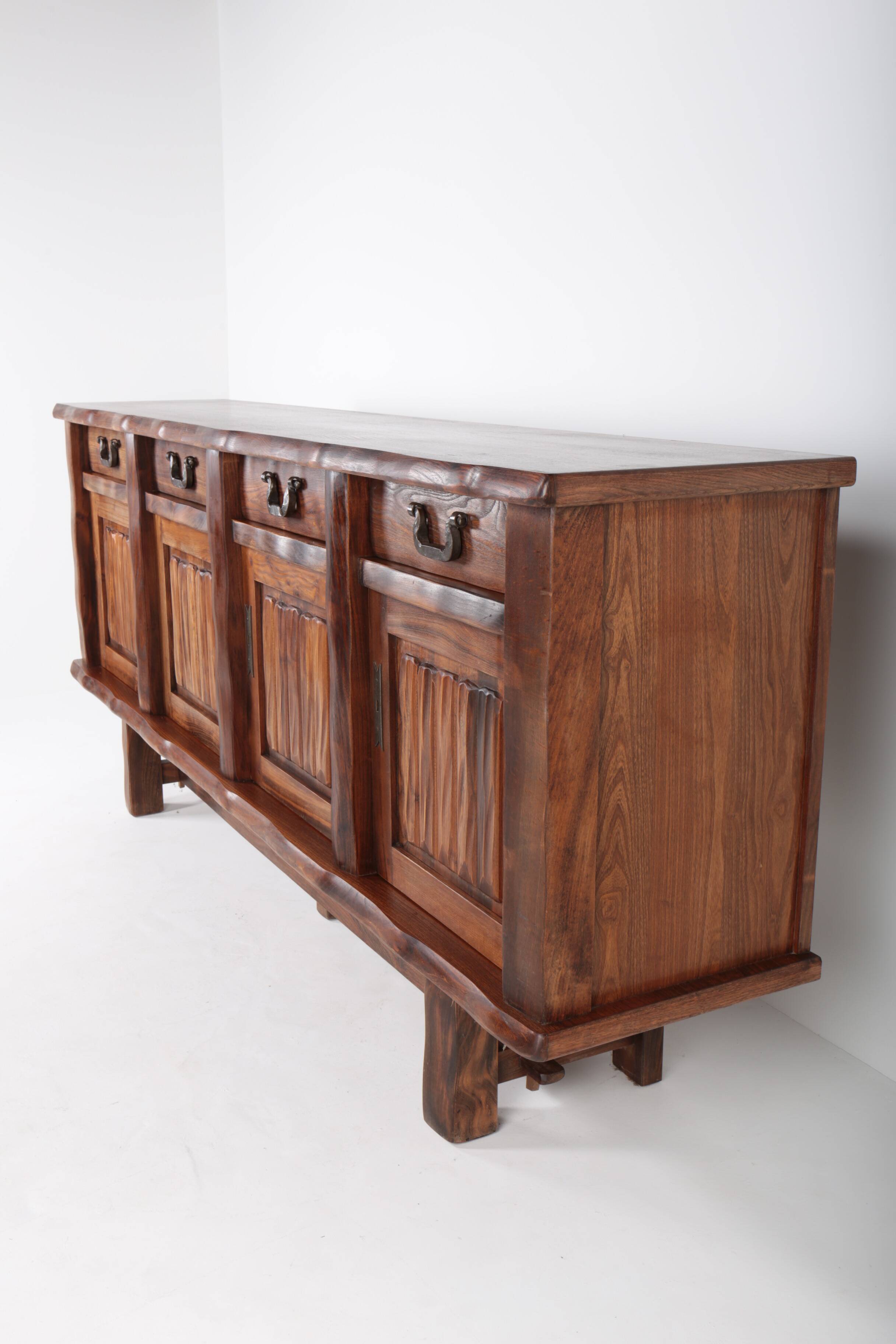 Large brutalist Aranjou sideboard in elm, 1960s