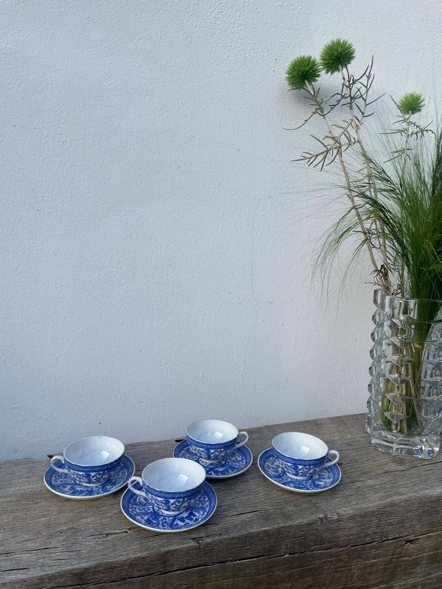 4 Japanese blue porcelain cups