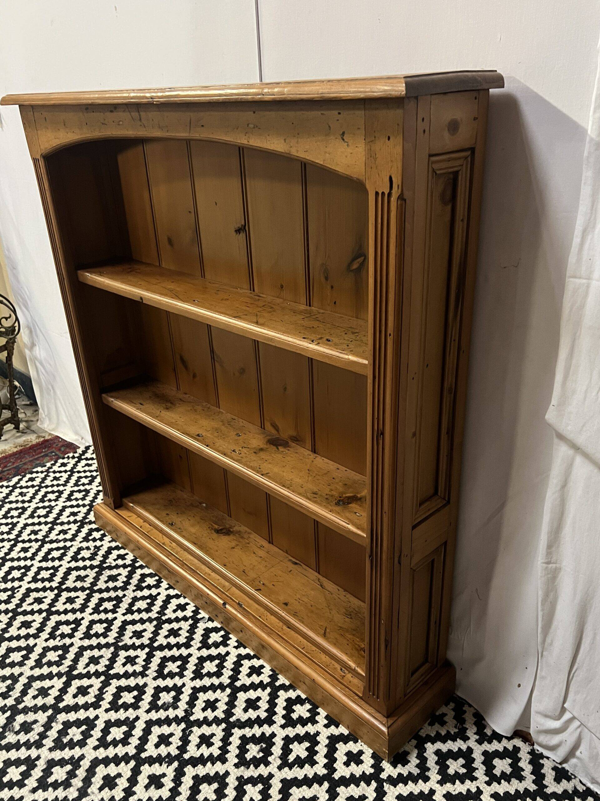 Bibus in solid pine, bookcase in pitch pine, 20th century manufacturing