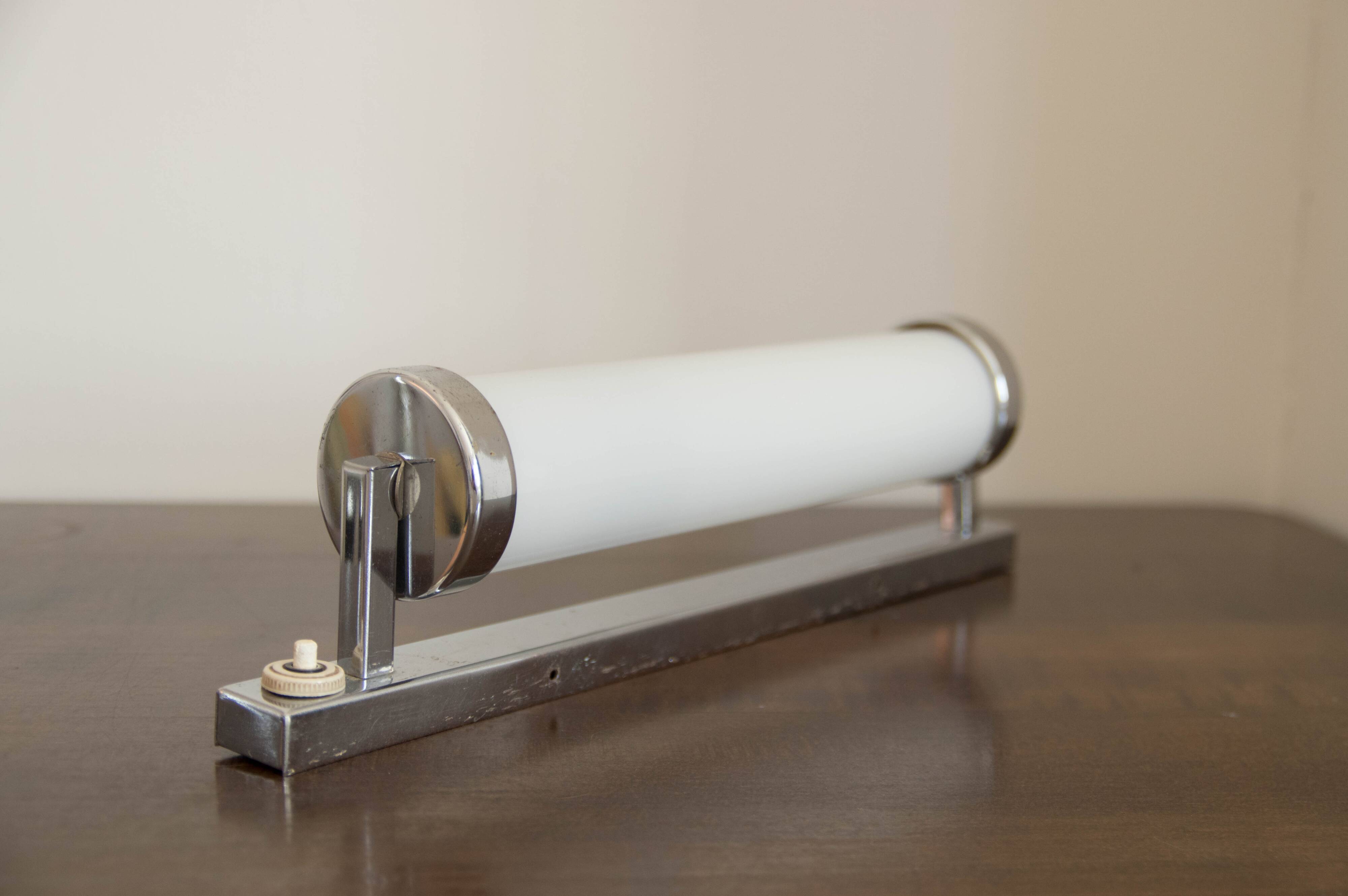 Bauhaus or functionalist chrome wall lamp, 1930