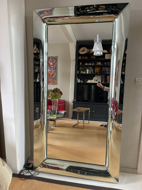 Miroir de chez  Flos  designer Philippe  Stark