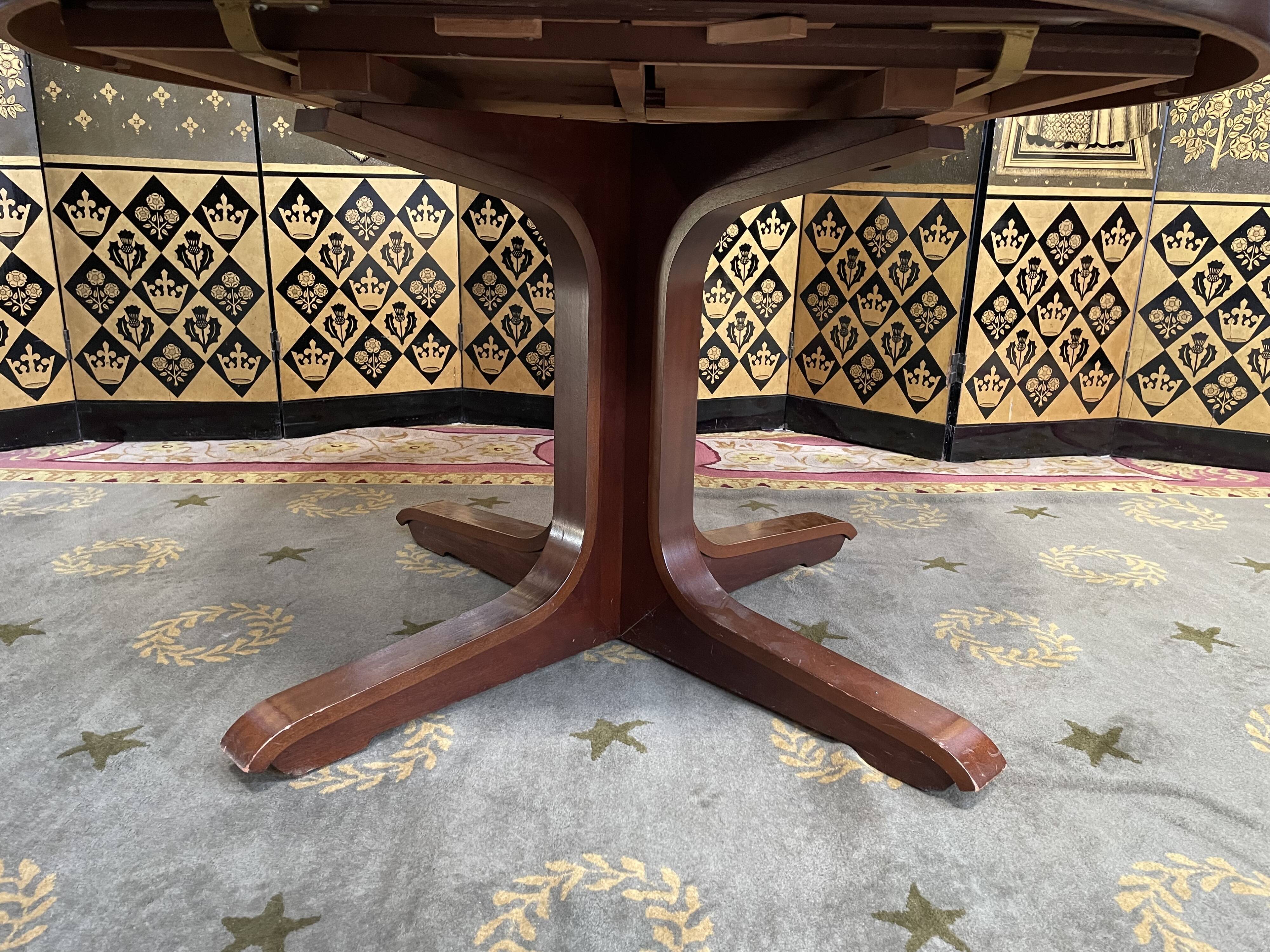 Baumann 1970 round table with integrated extensions