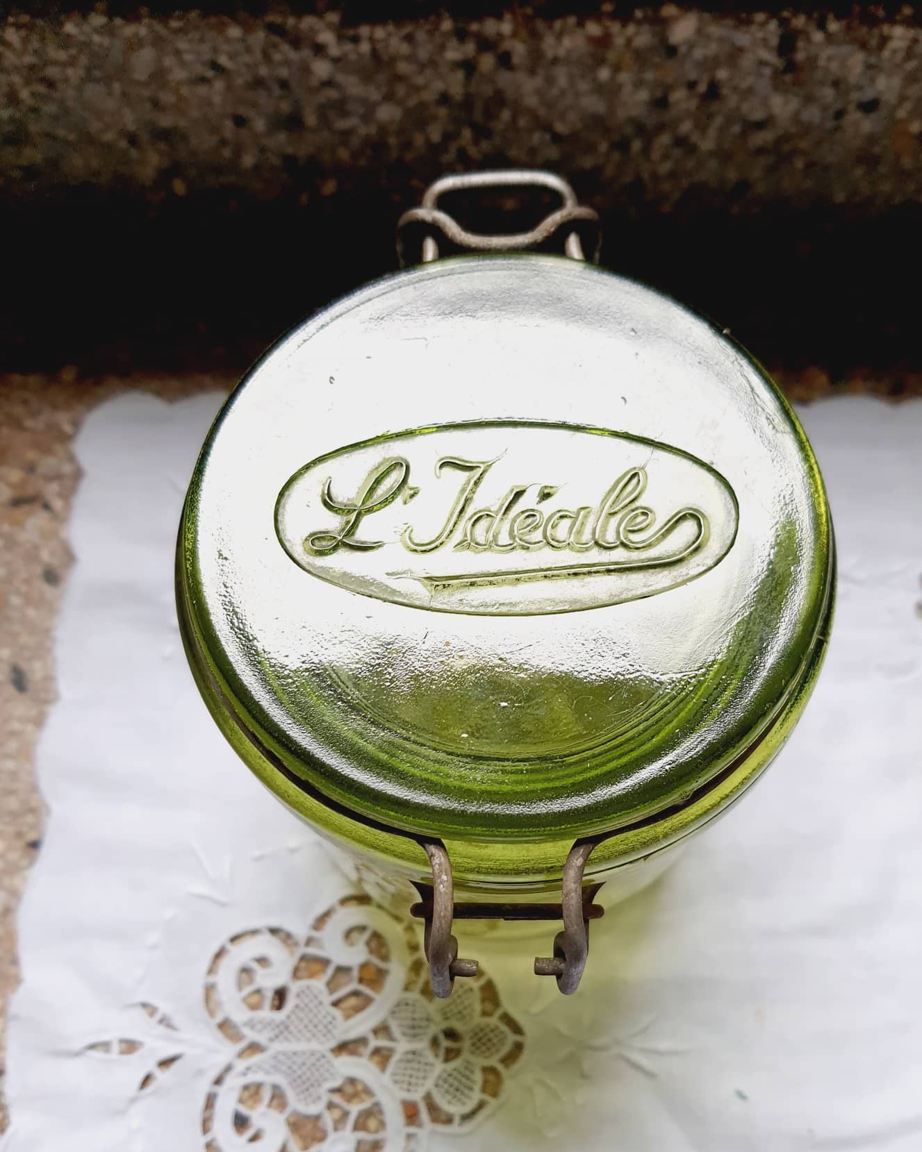 Vintage glass l'idéal jar