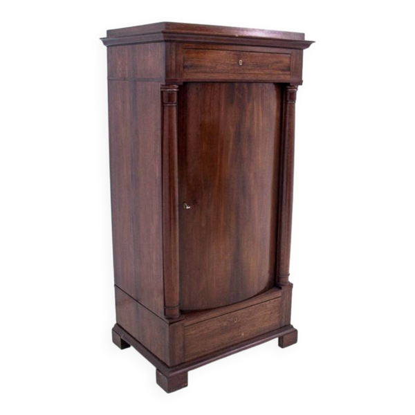 Commode ancienne, Europe du Nord, vers 1860.