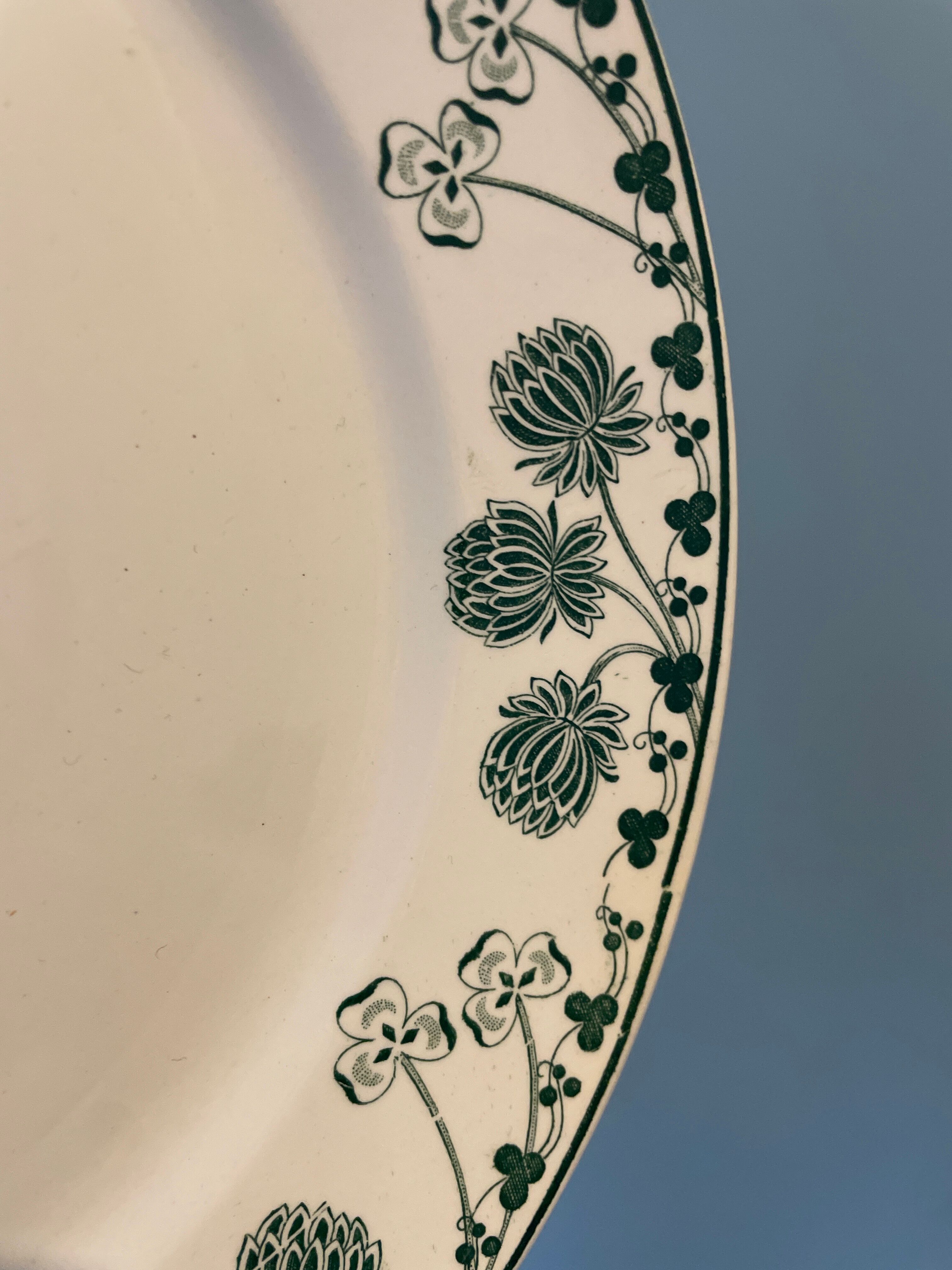 Set of 6 flat plates XIXth Boch Frères Keramis, "Trifolium"