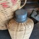 Duo de bouteilles en rotin