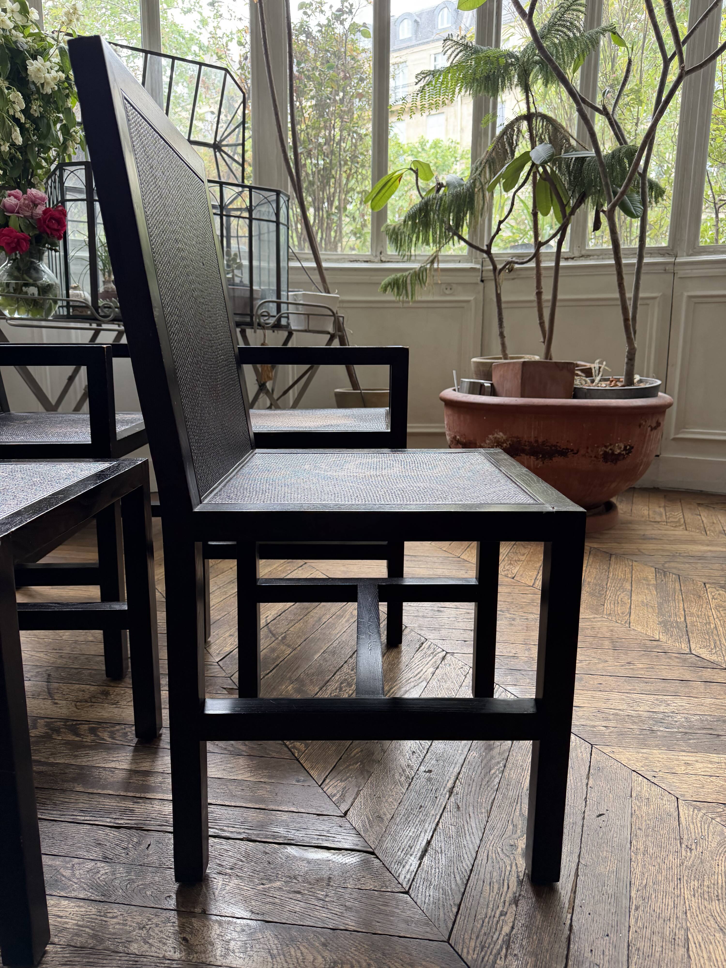 Ensemble de chaises et tabourets