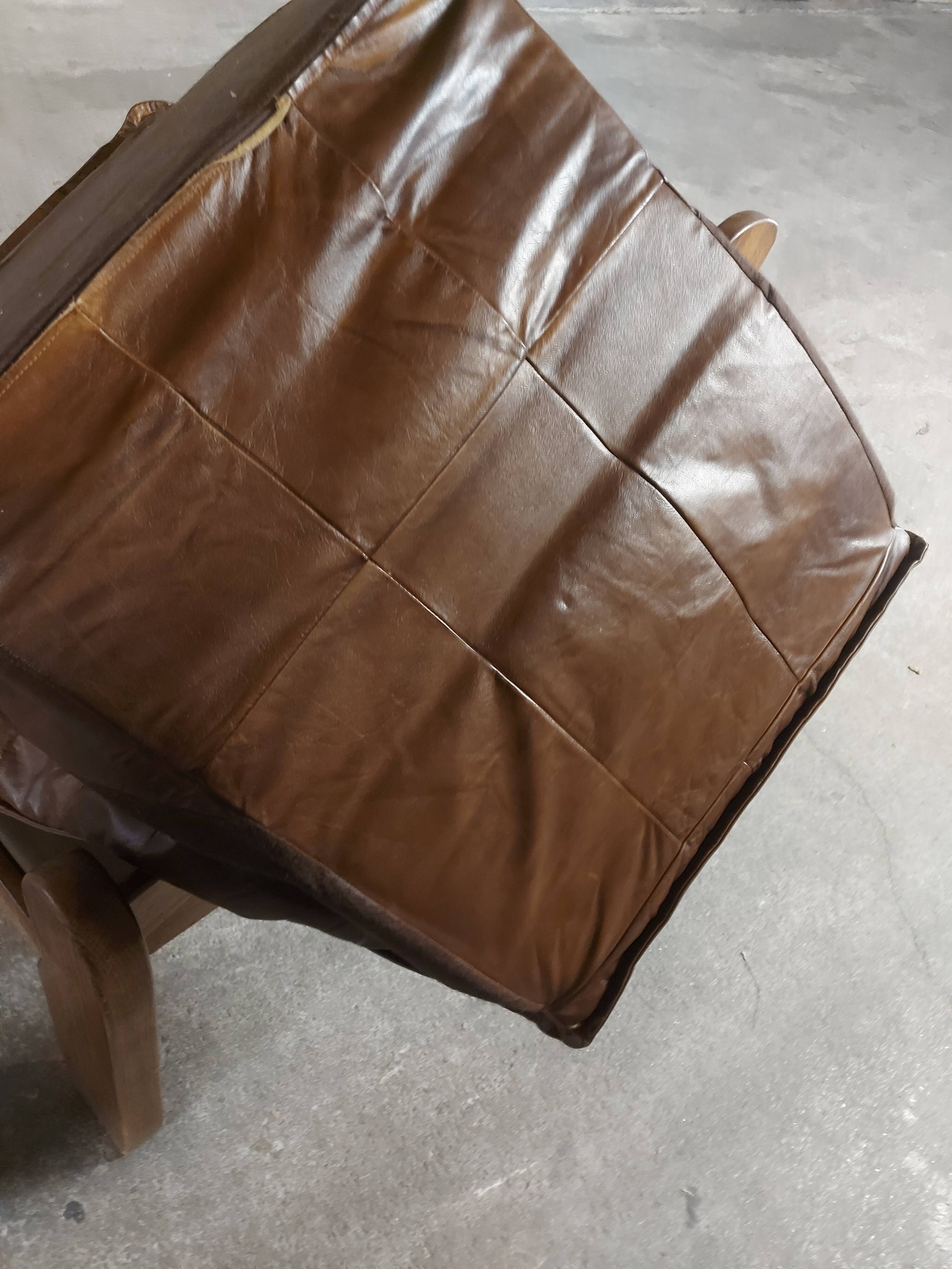 Armchairs in leather and vintage wood 70's