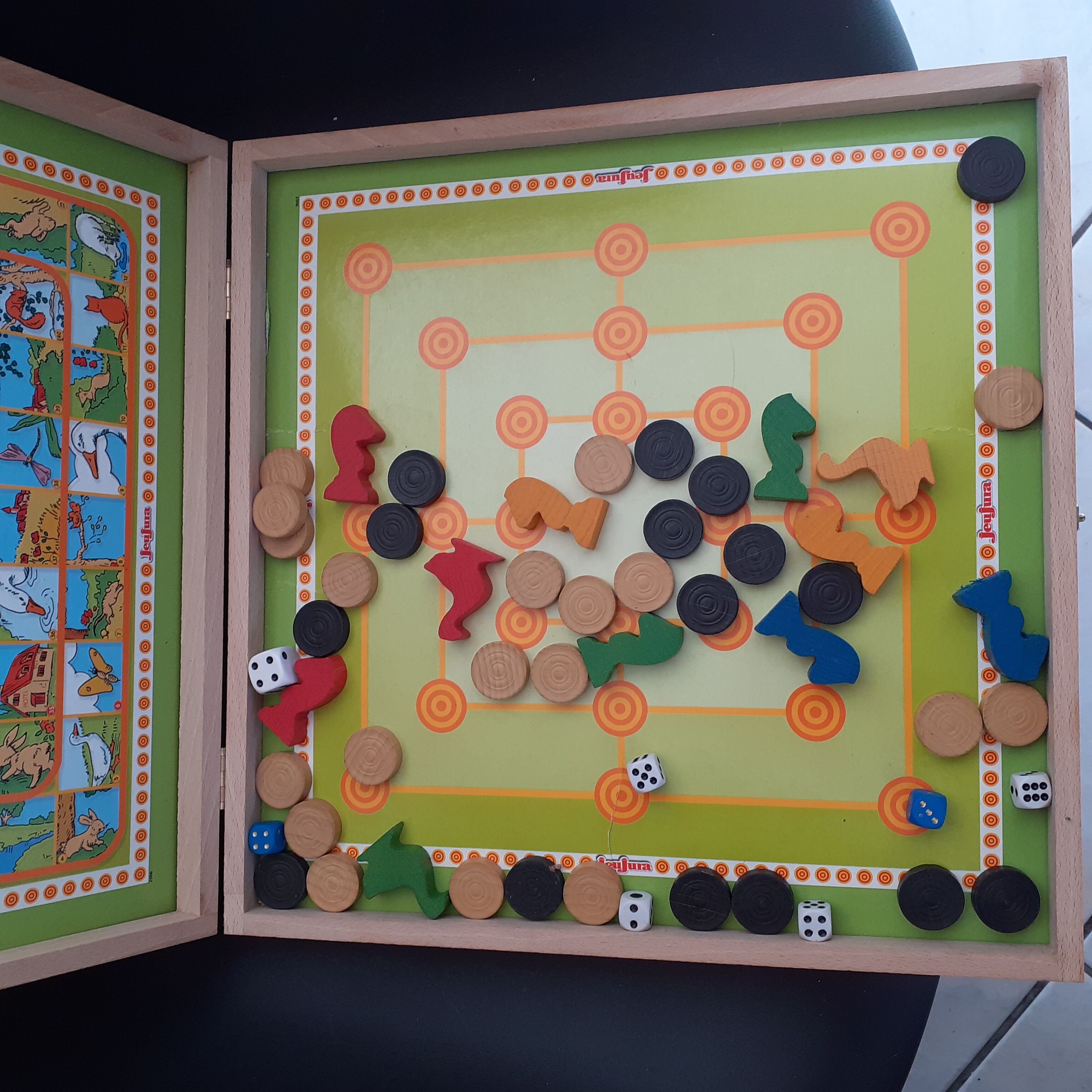 4 games, wooden surround, wooden pawns, gamejura