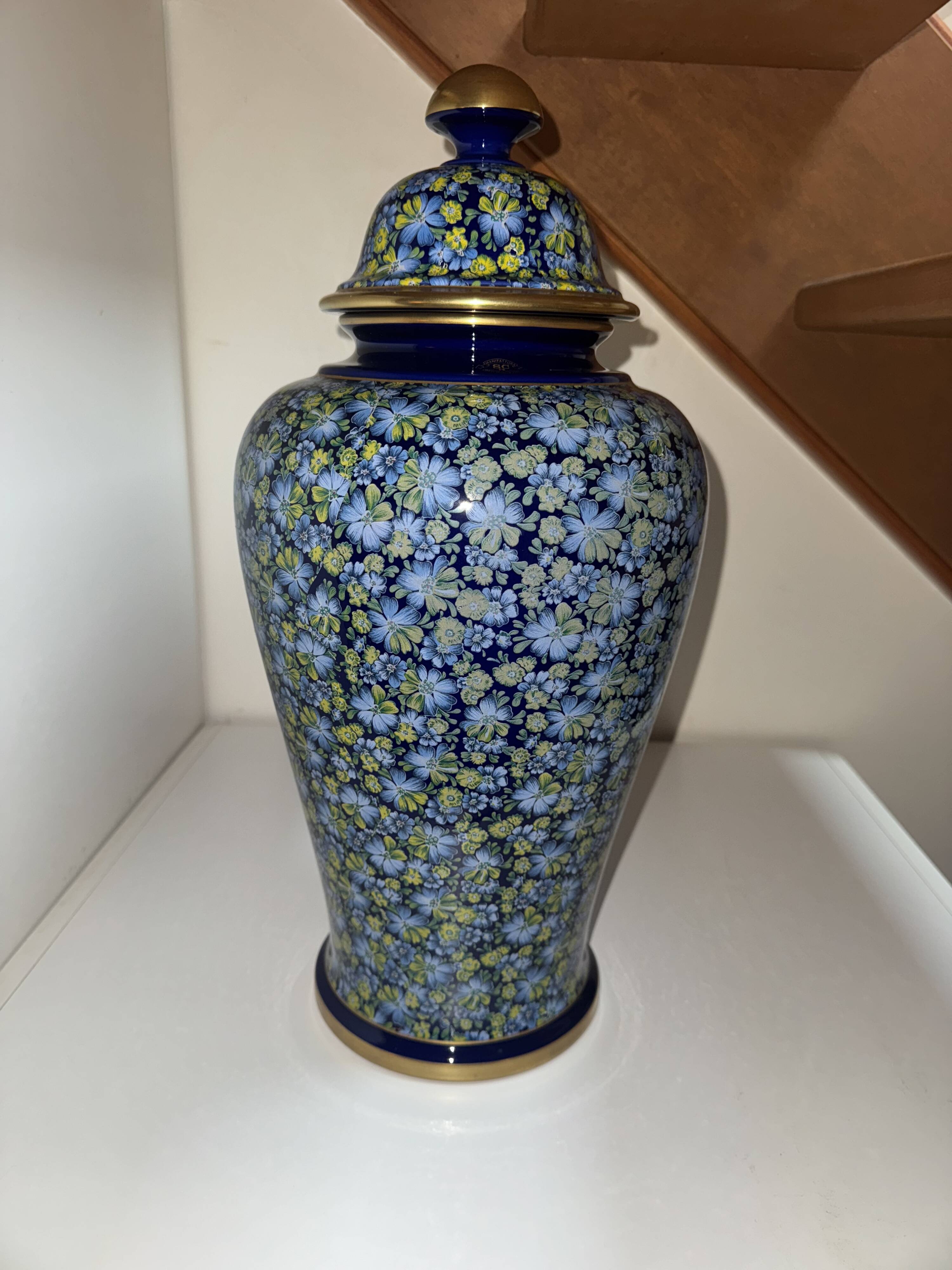 Large Italian porcelain vase